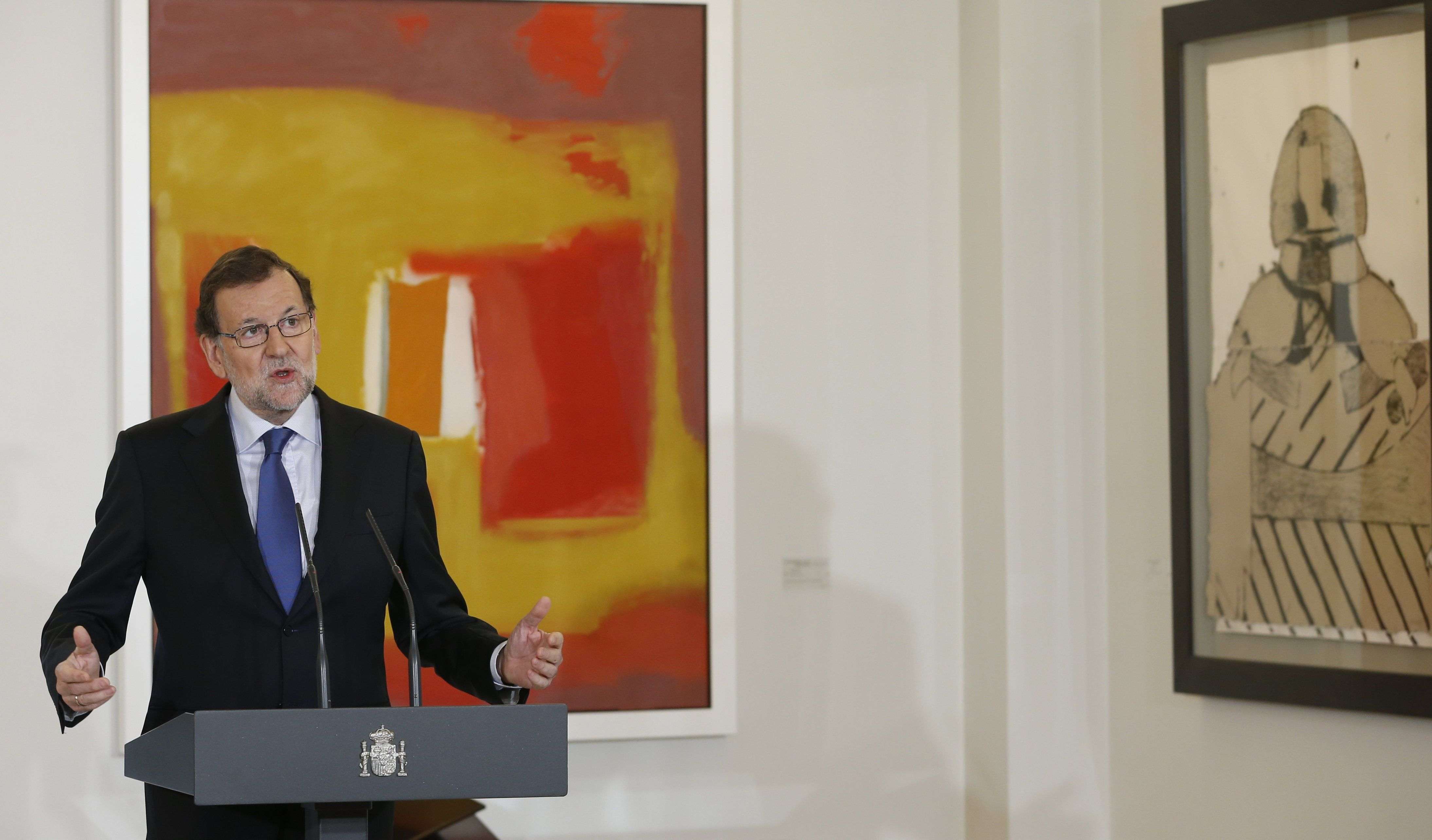 Rajoy empieza la campaña electoral con la paga extra a los funcionarios