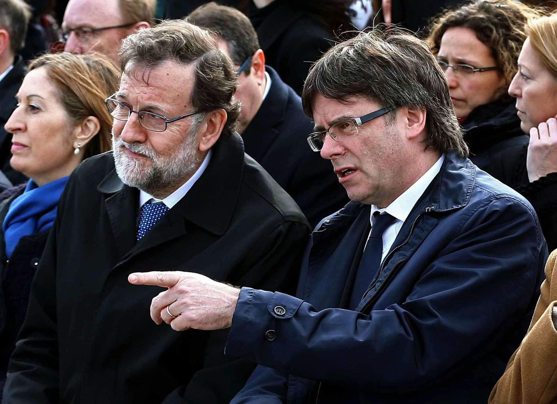 Puigdemont va a la Moncloa a picar en el iceberg