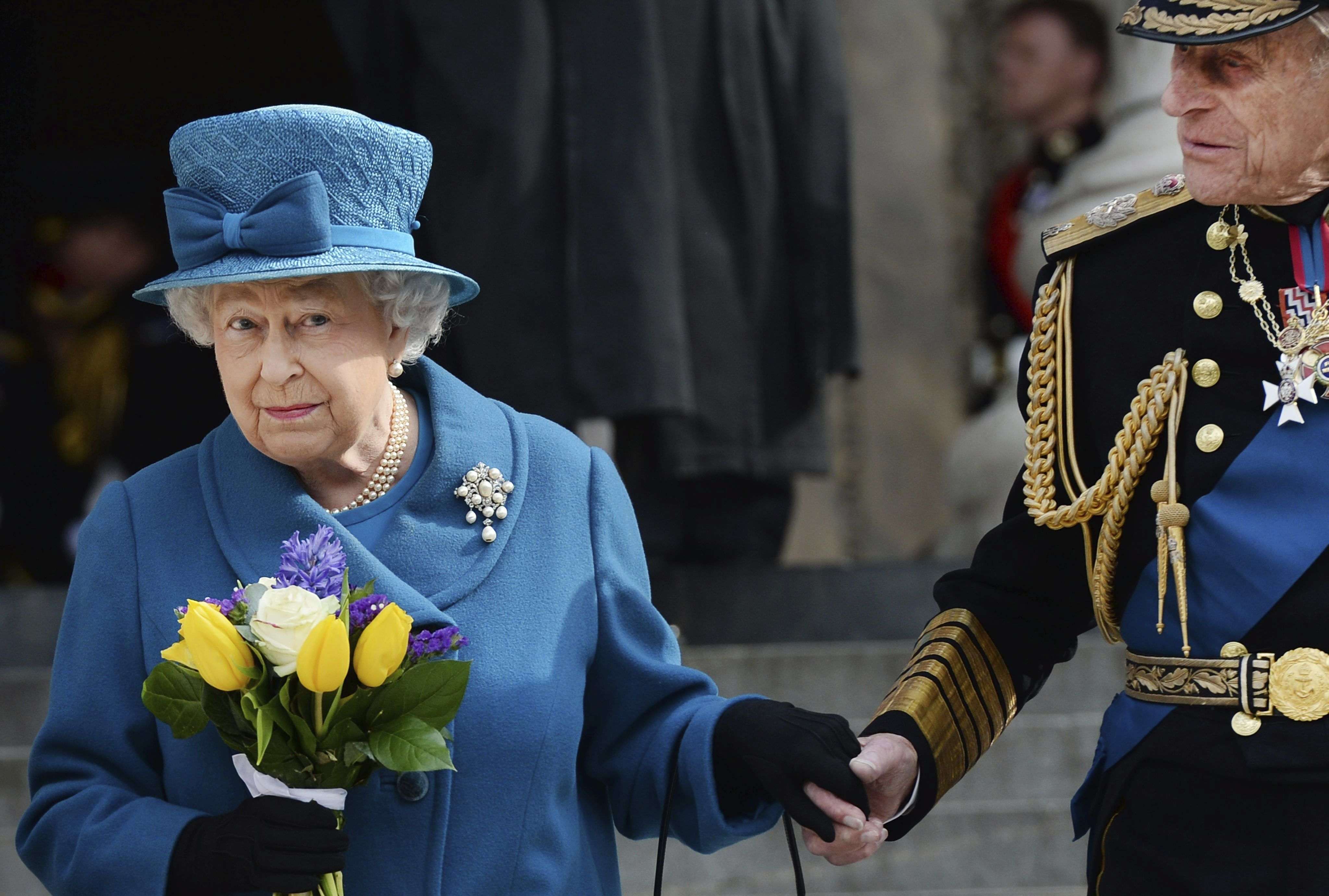 La reina Isabel II, "orgullosa" de reinar en una Escocia independiente