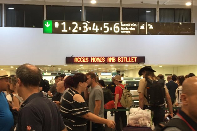 Cues Sants Renfe Rodalies - Pepa Masó