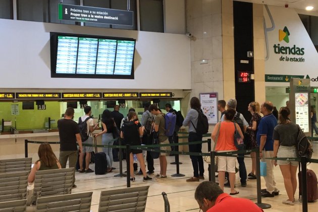 Cues Sants Renfe Rodalies - Pepa Masó