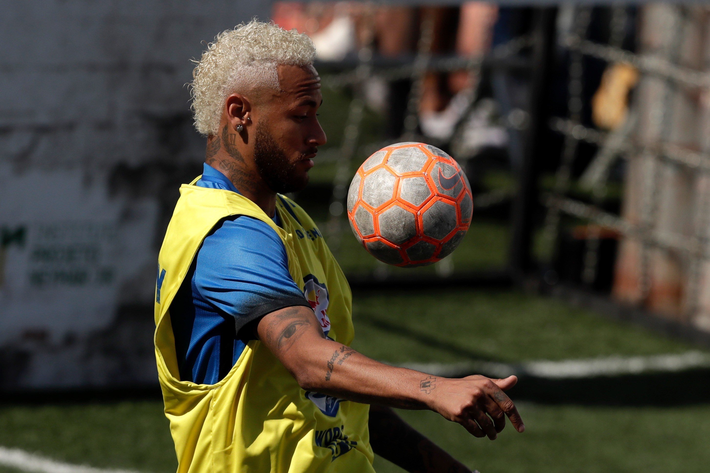 Neymar reapareix als entrenaments del PSG i el seu futur segueix a l'aire