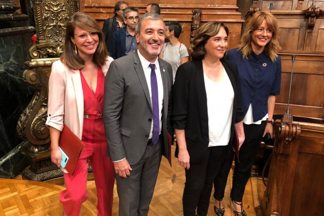 Colau i Collboni ple ajuntament de Barcelona   Marina fernández