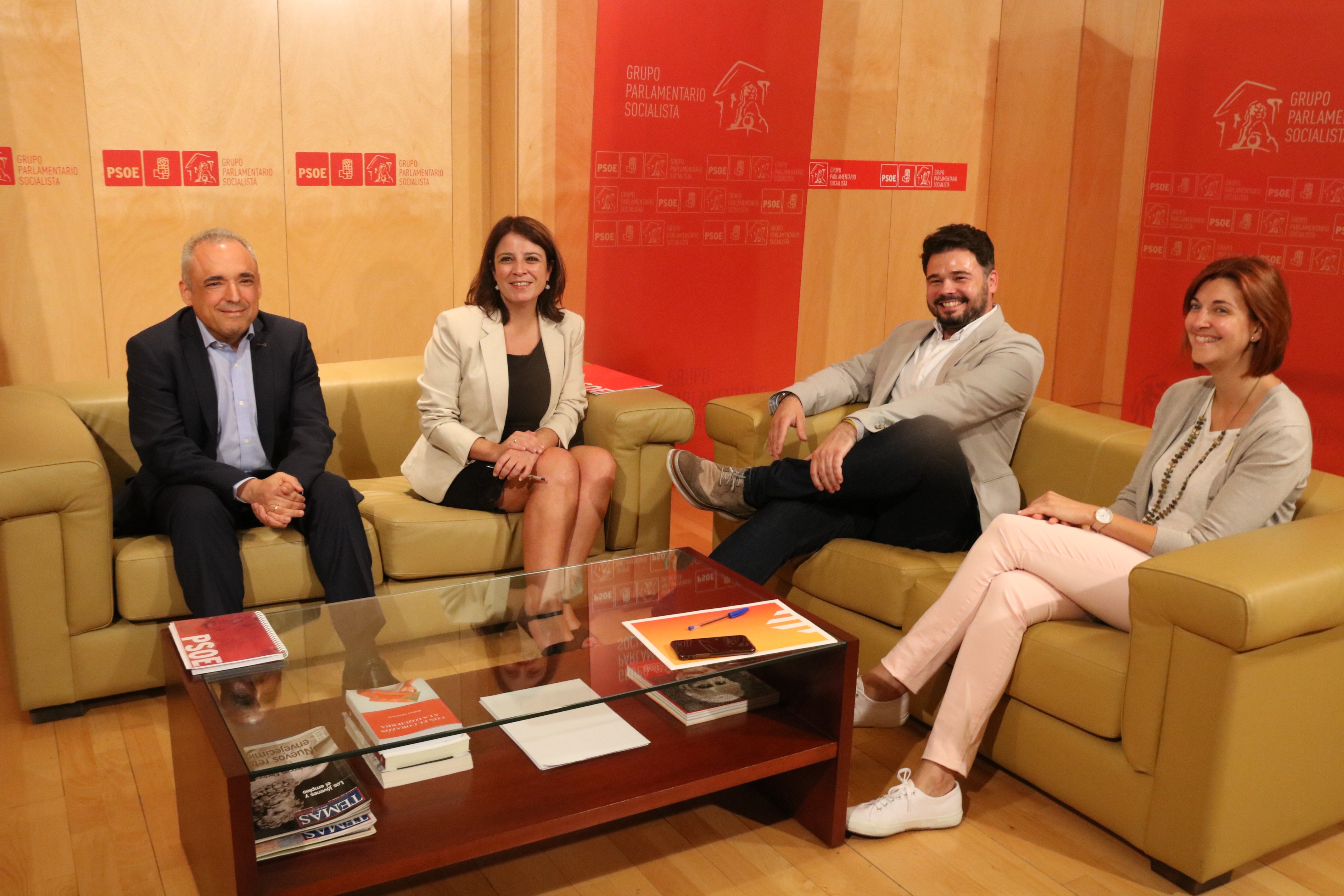 El PSOE y ERC escogen los equipos negociadores que abordarán la investidura