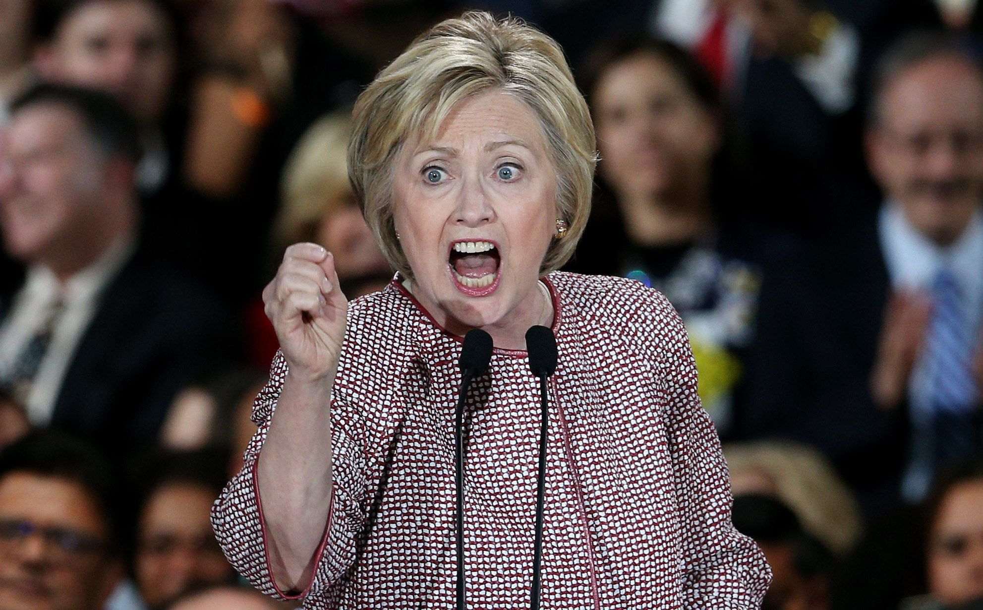 Hillary Clinton torna divendres a la campanya, després de patir pneumònia