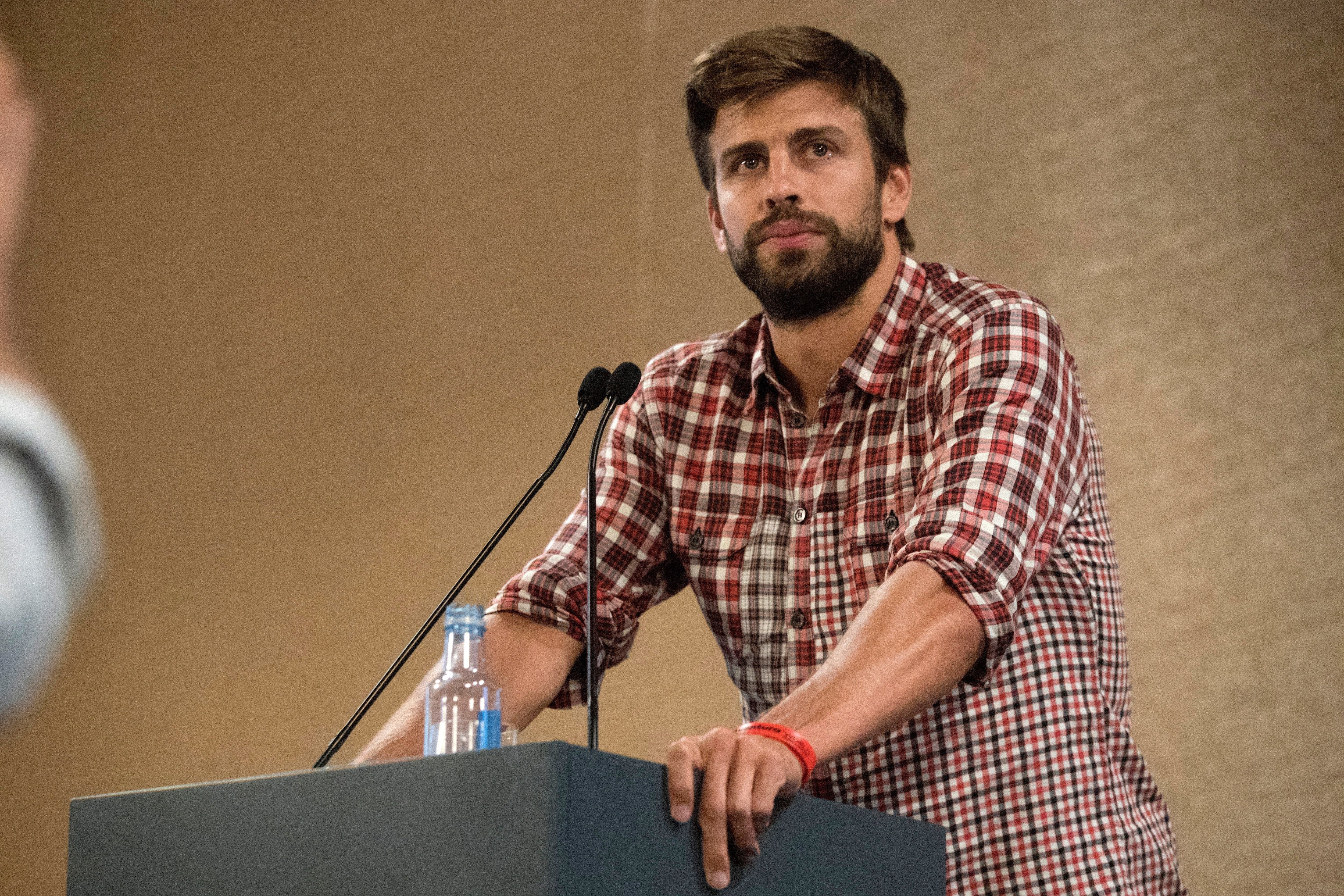 Piqué rompe a llorar durante un emocionante discurso