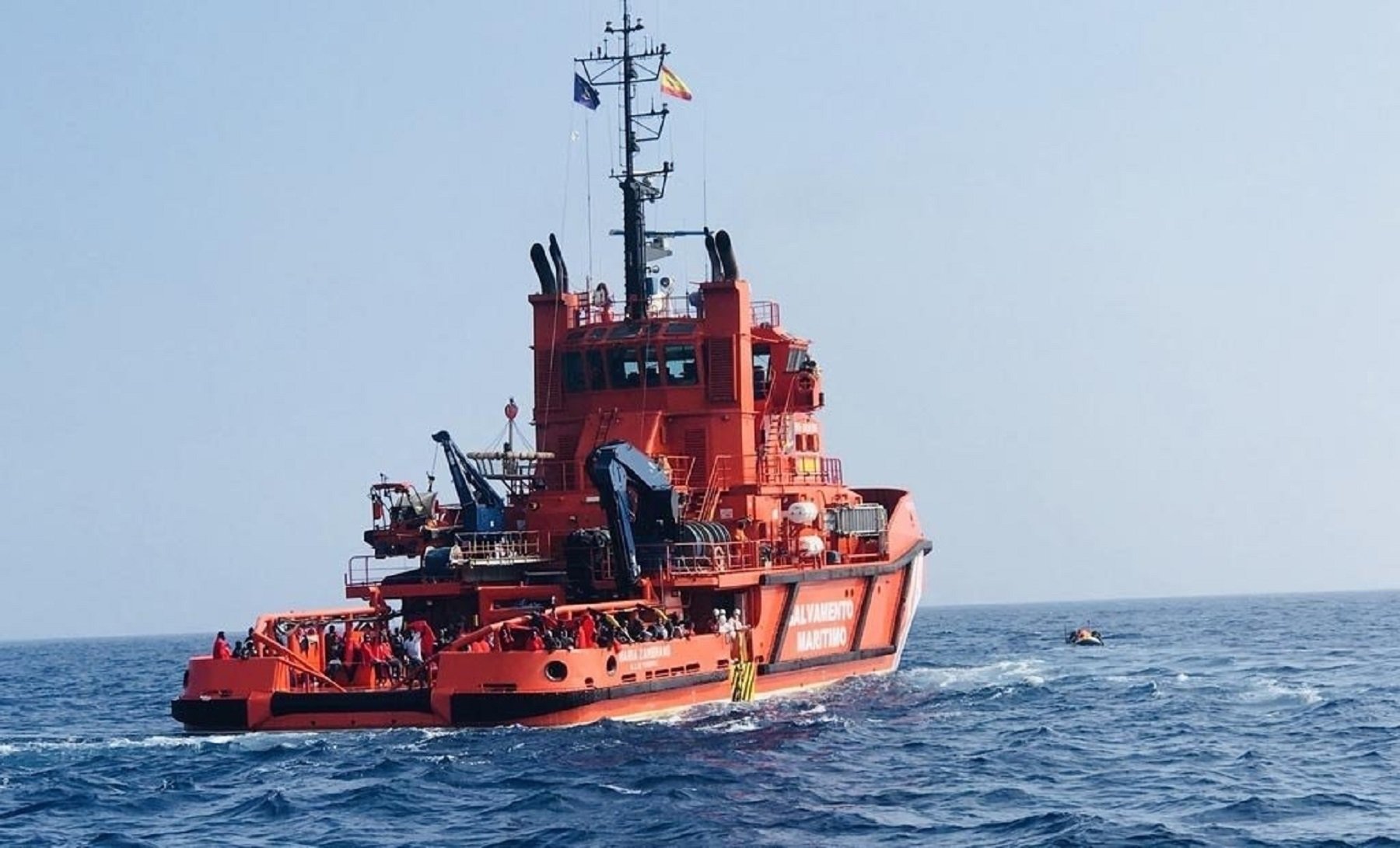 Rescatades 219 persones i el cadàver d'una dona de tres pasteres al mar d'Alborán
