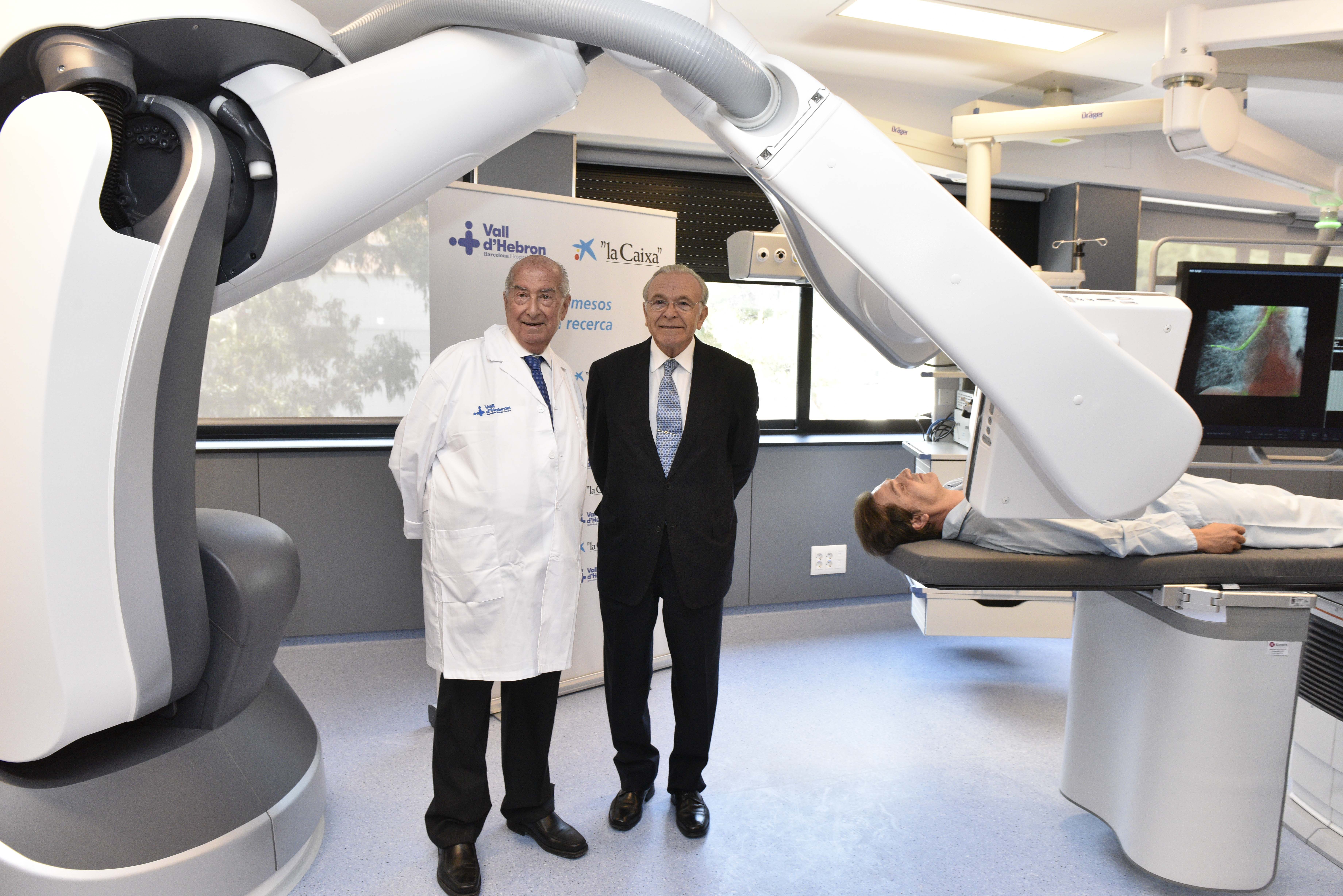 La Caixa dota Vall d'Hebron amb el primer robot radiològic per serveis d'endoscòpia