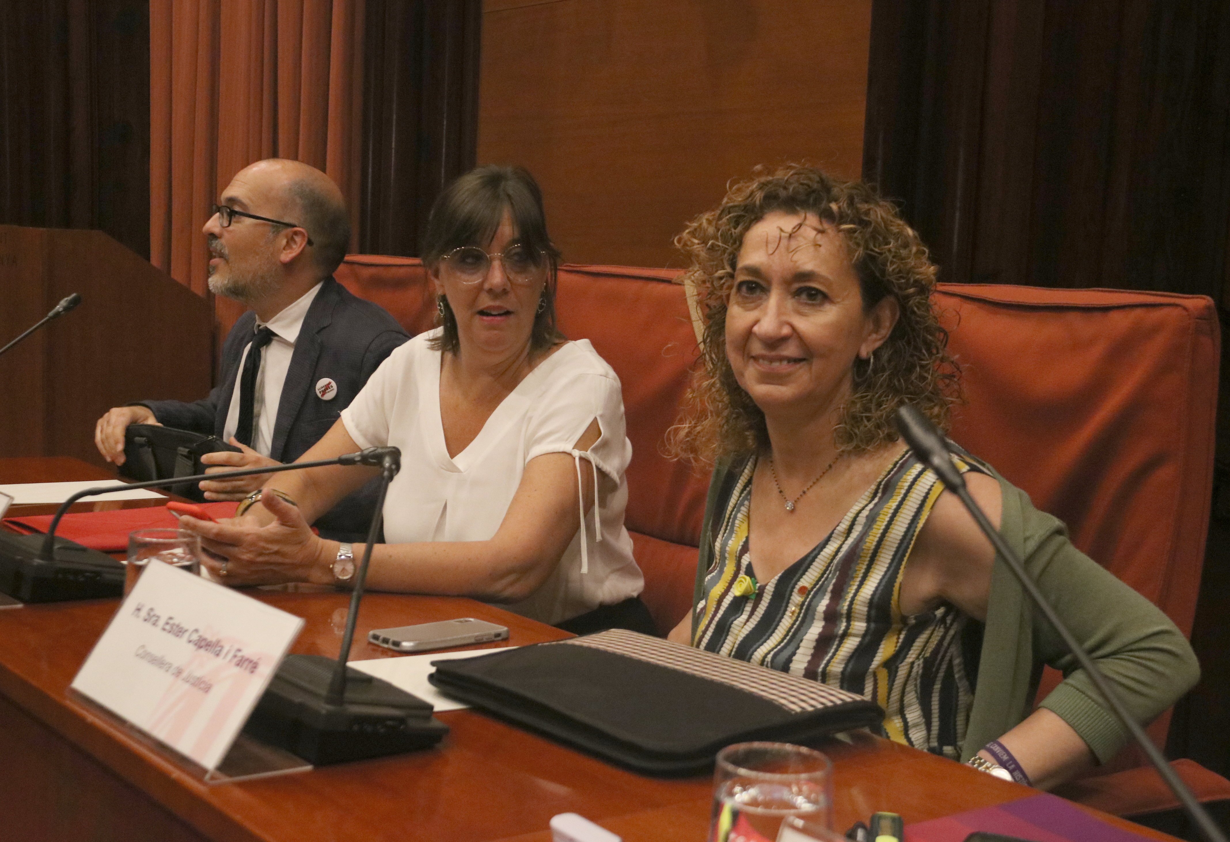 Justícia porta l'Estat als tribunals per discriminar el català