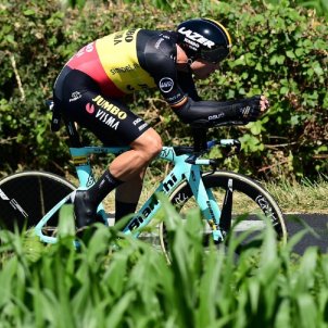 Esgarrifosa caiguda de la jove estrella belga, Van Aert, al Tour de França