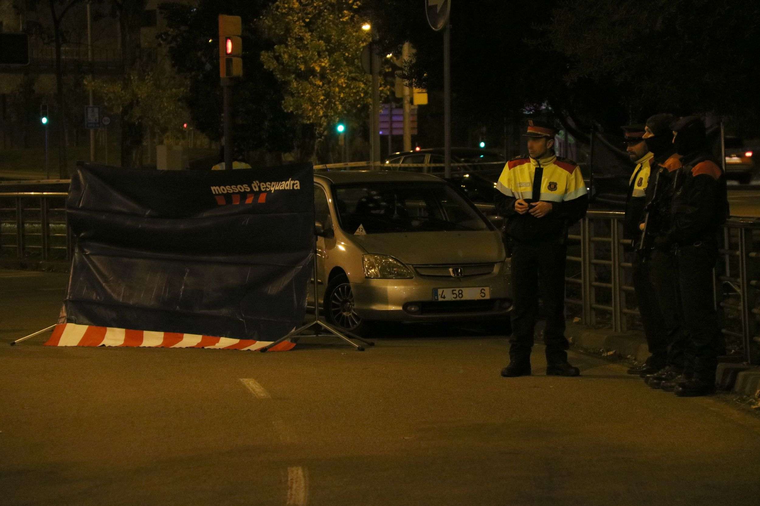 Una persona muerta y dos de heridas por arma de fuego en la avenida Meridiana de Barcelona
