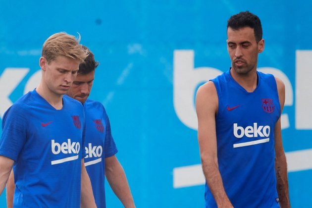 De Jong Busquets Entrenamiento Barca EFE