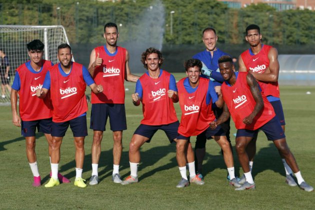 Jordi Alba Busquets Griezmann Riqui Puig Semedo Ter Stegen entrenamiento Barca @FCBarcelona