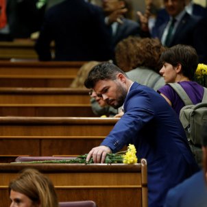 Gabriel Rufian flors grogues debat investidura EFE Gabriel Rufian flors grogues debat investidura EFE