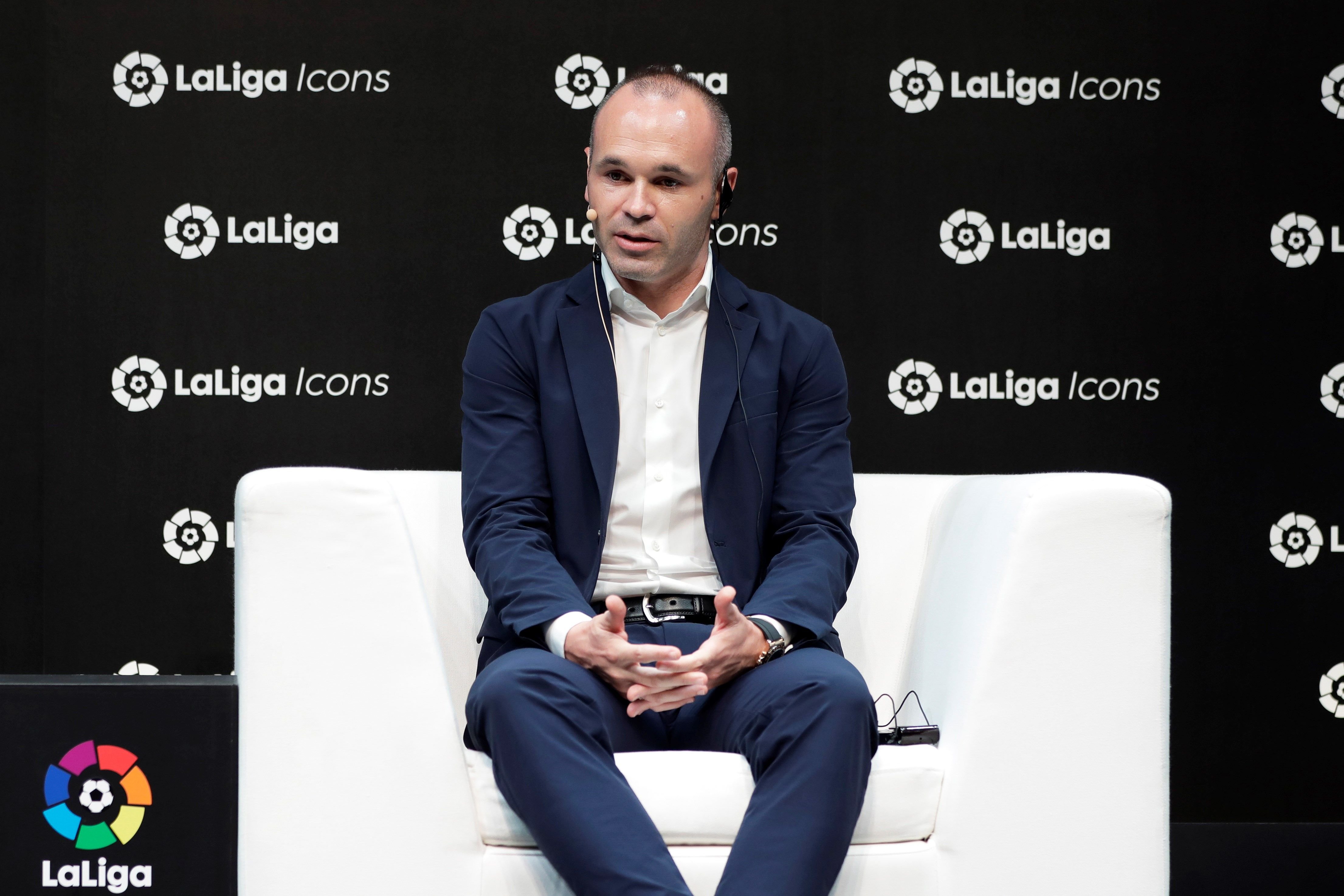 Iniesta espera no equivocarse en el partido contra el Barça