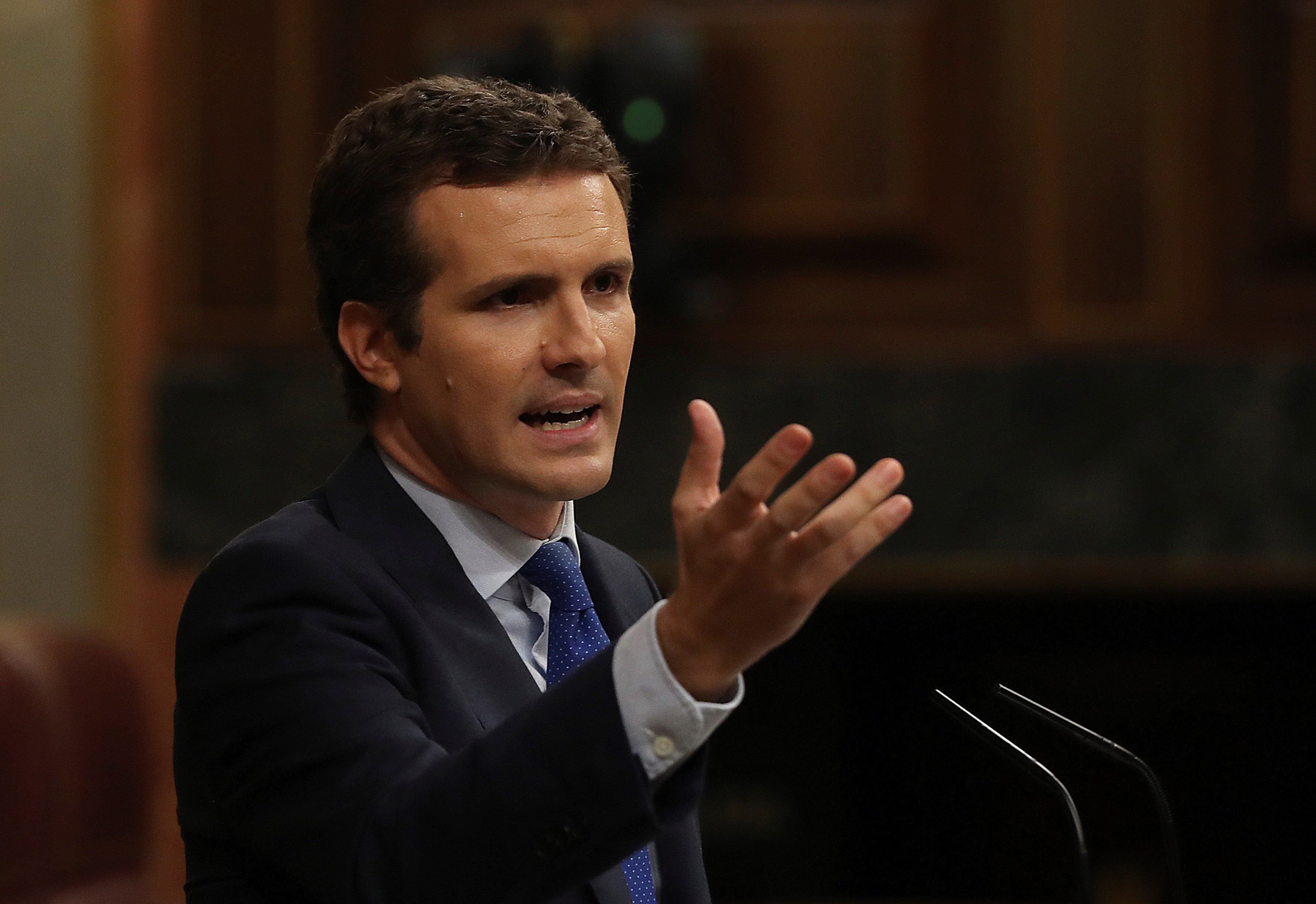 Casado califica de espectáculo bochornoso la investidura de Sánchez