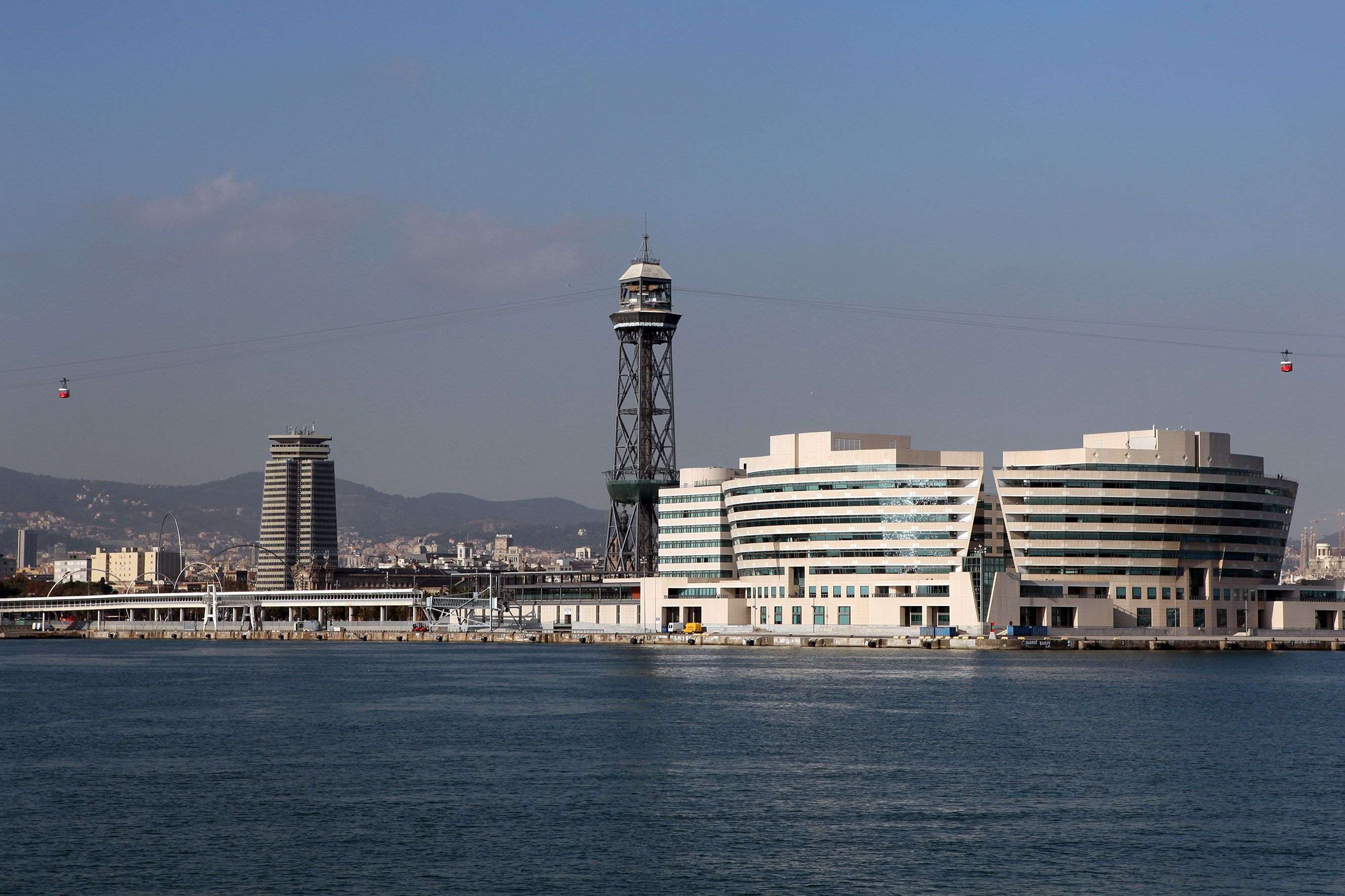 Desallotgen el World Trade Center de Barcelona per una falsa alarma de bomba