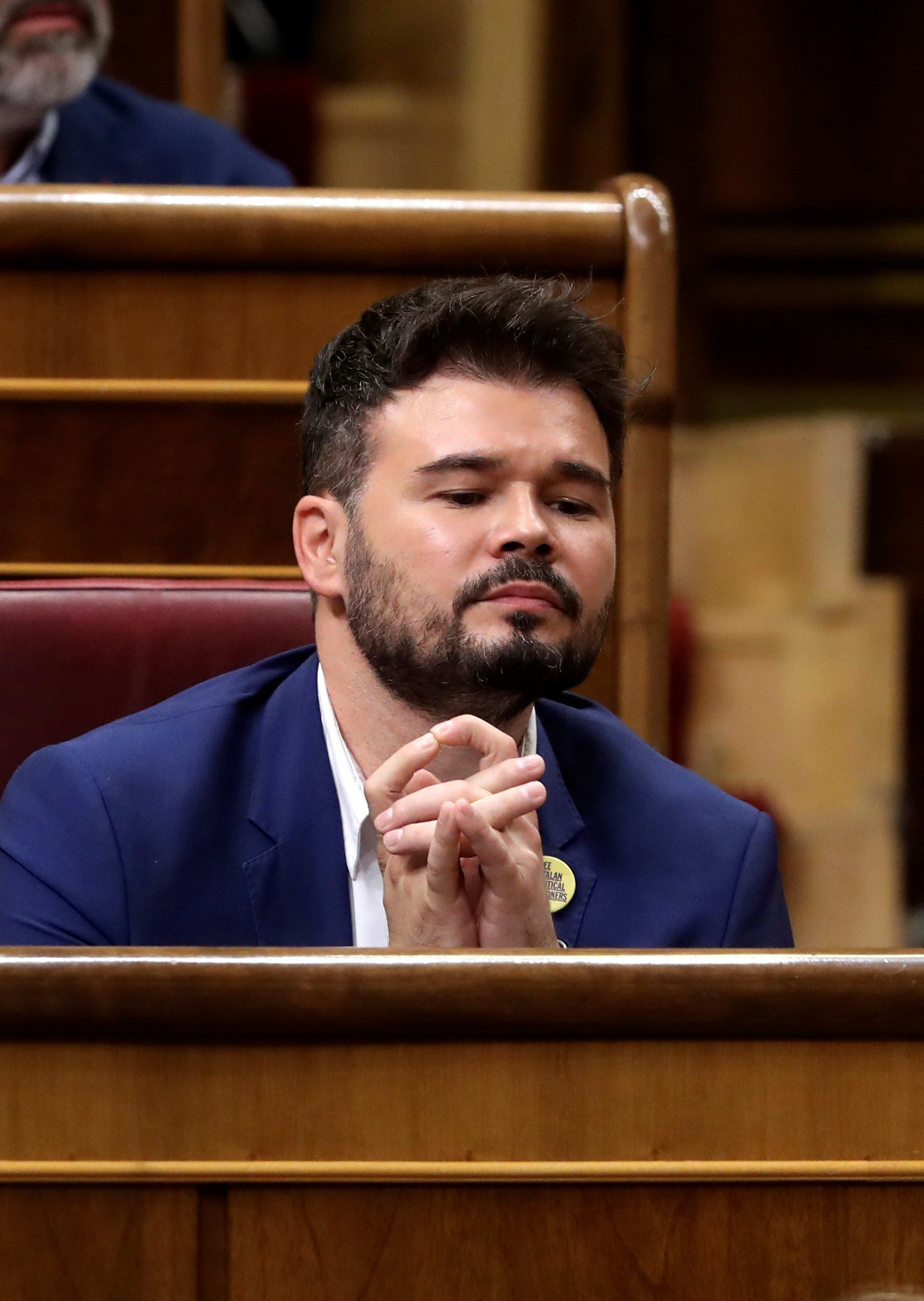 VÍDEO | Unos taxistas reciben a Rufián poniendo el himno de España a tope