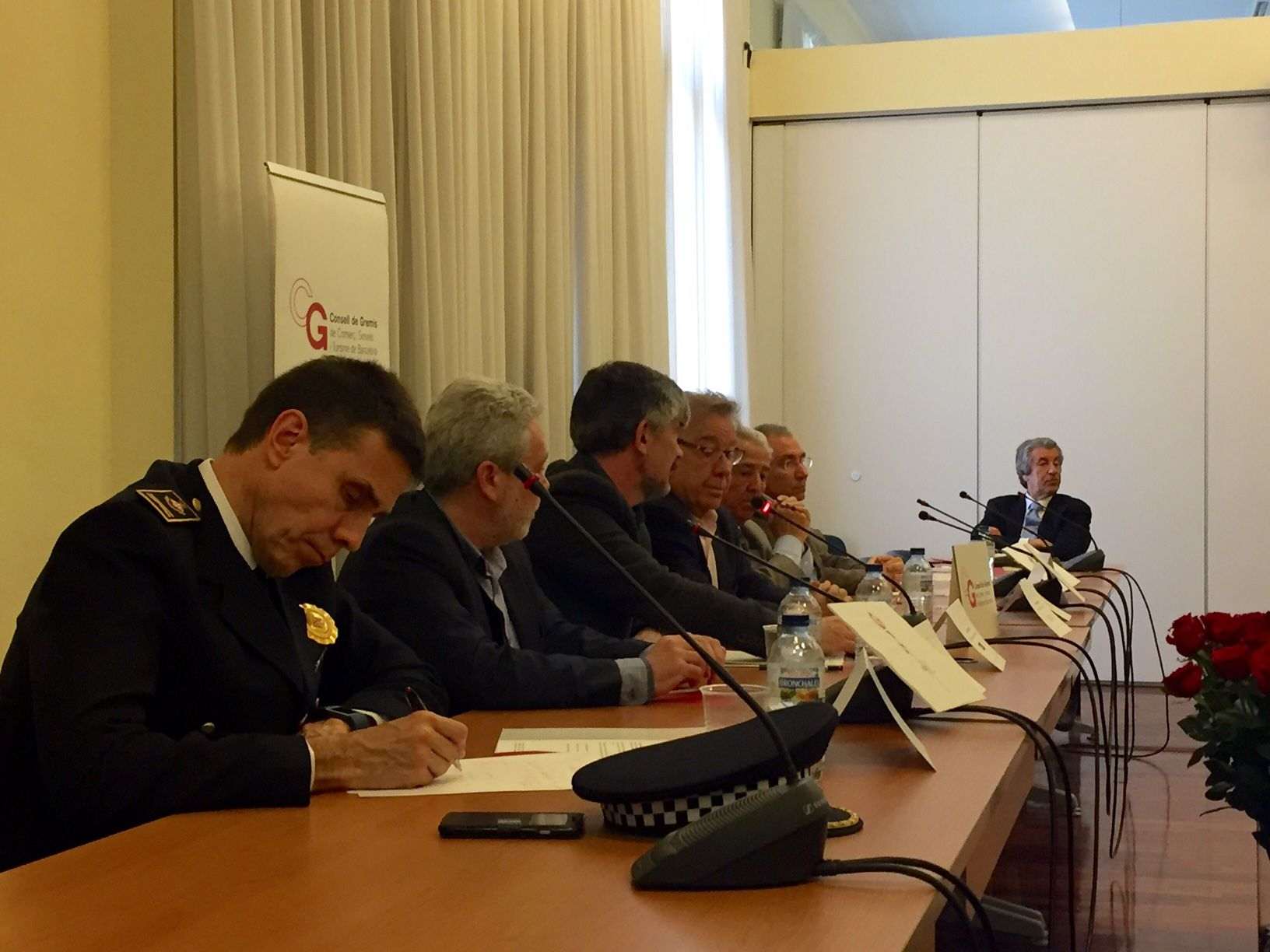 Los floristas avanzarán la venta de rosas de Sant Jordi al viernes