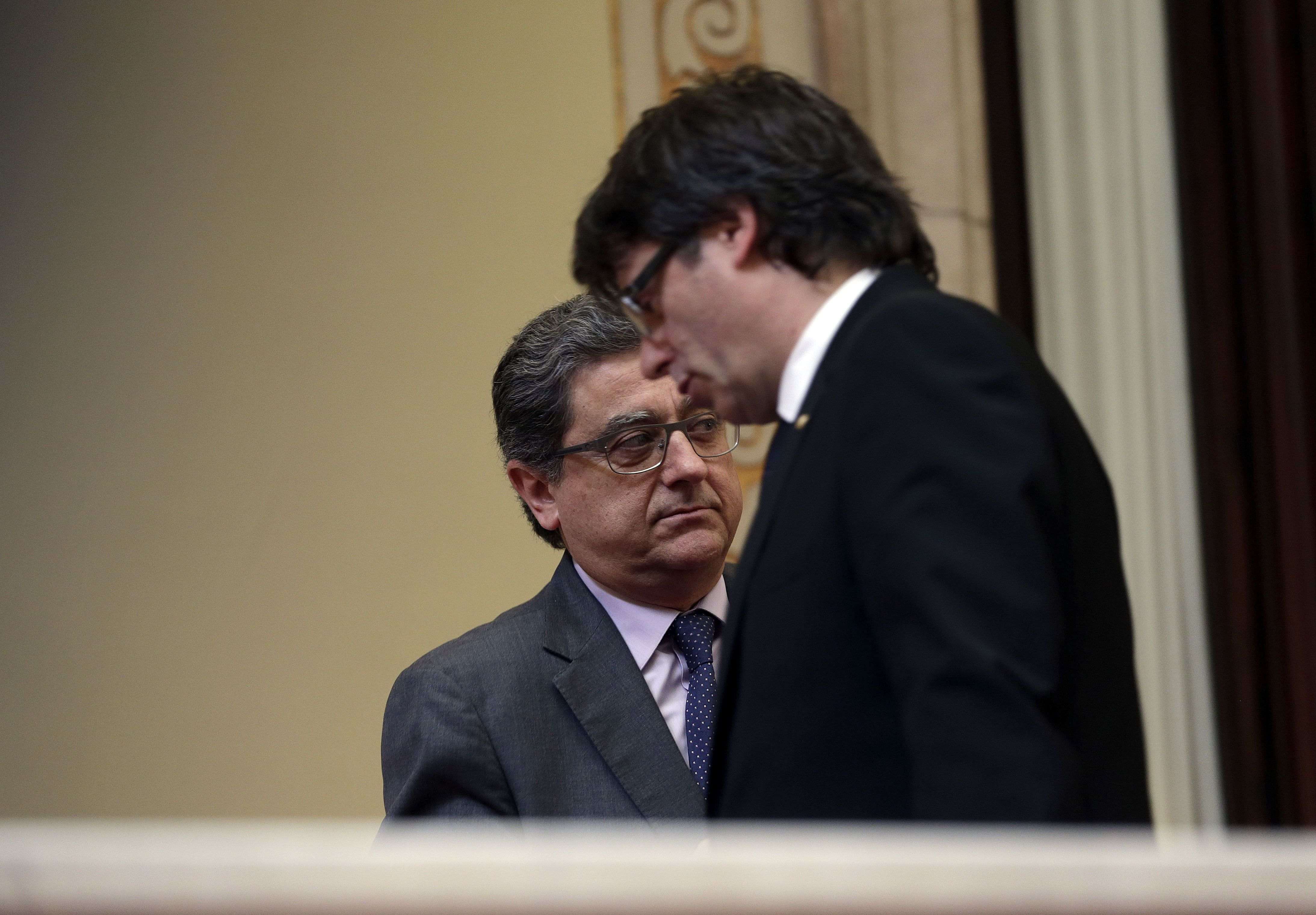 Puigdemont entrega a Rajoy un document amb 46 punts