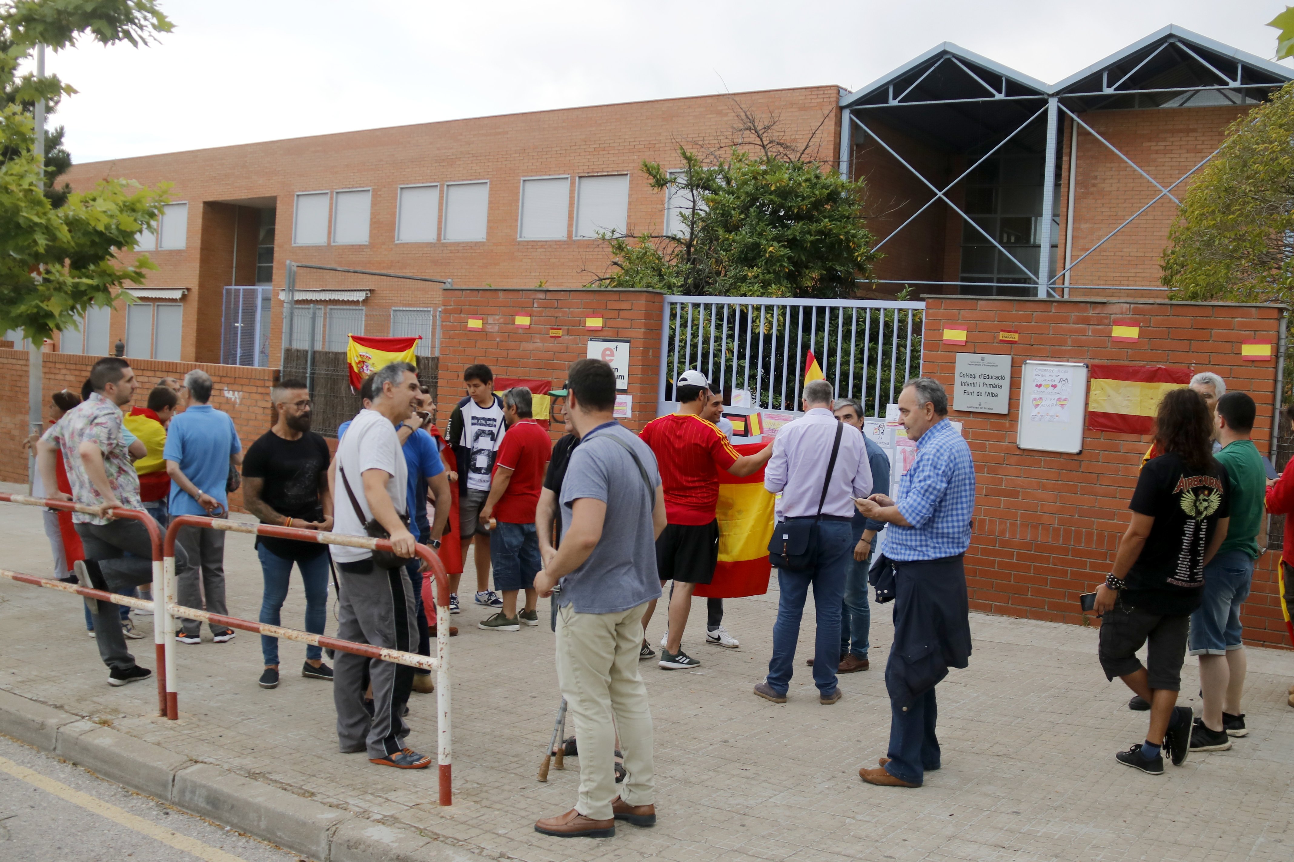 Un jutge investiga la suposada agressió d'una mestra a una nena per pintar la bandera espanyola