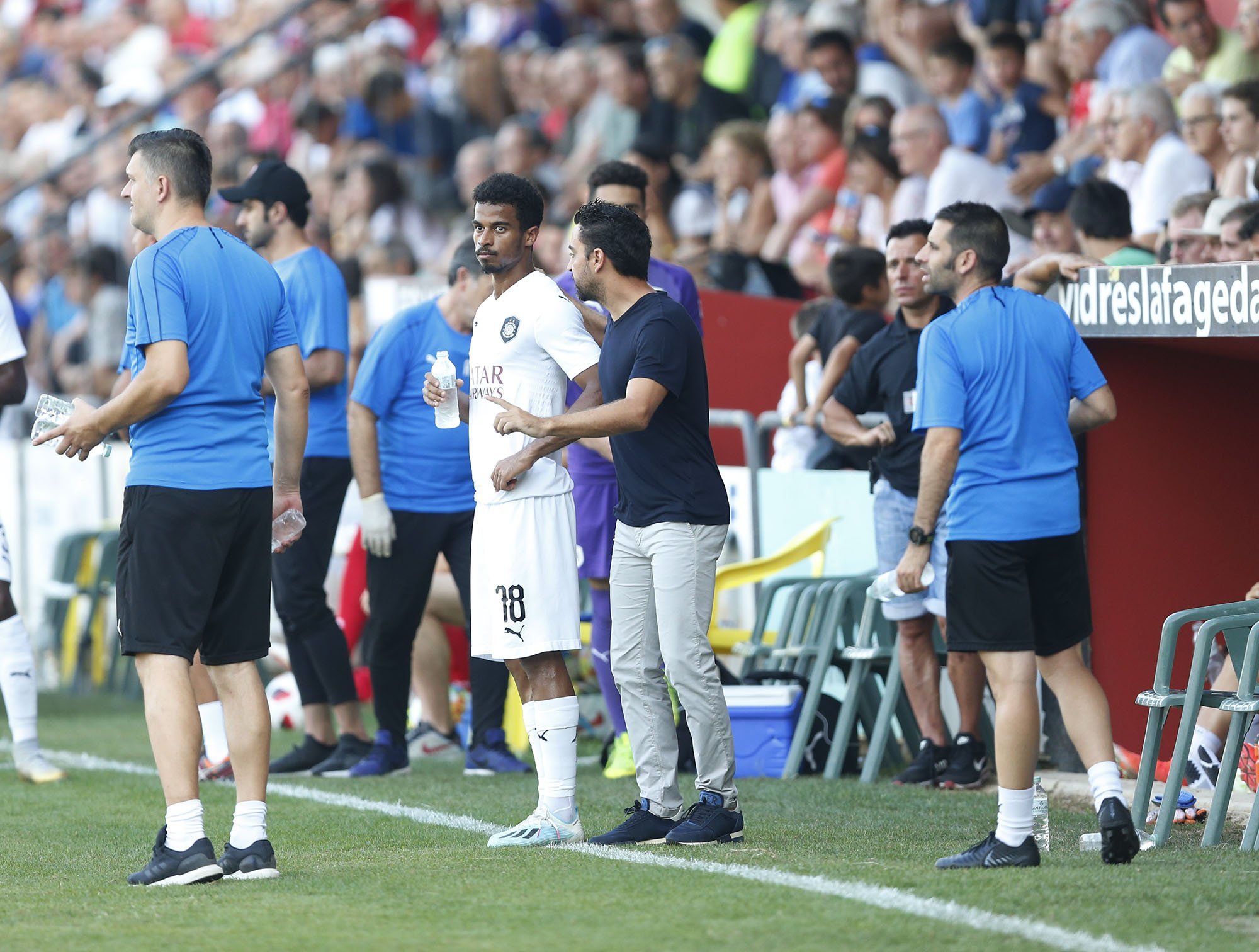 Un Olot ilusionante frustra la primera victoria de Xavi como entrenador (2-1)