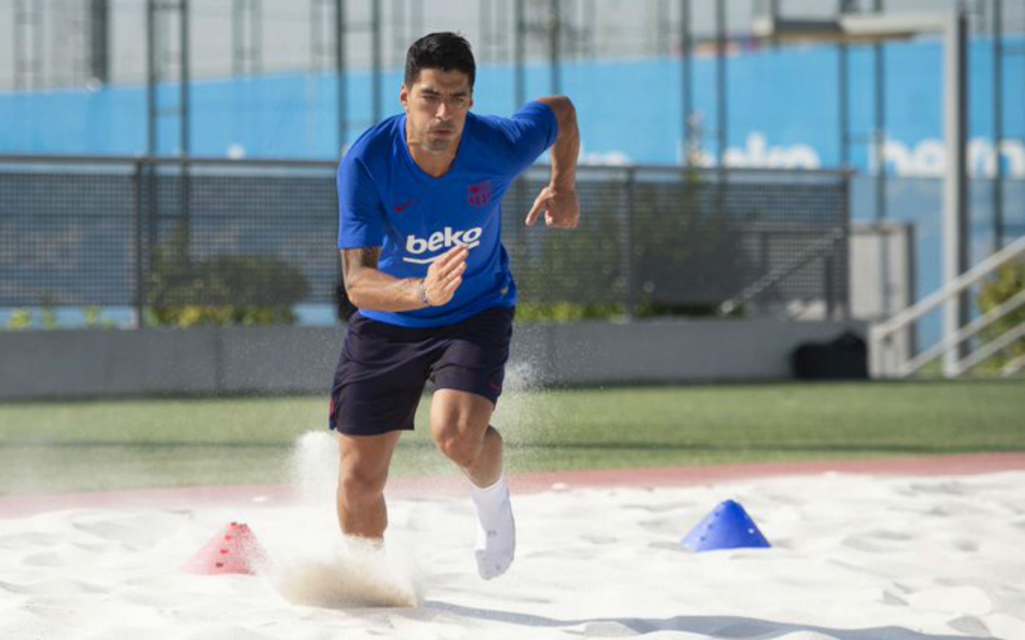 Luis Suárez torna abans d'hora i ja s'entrena en solitari