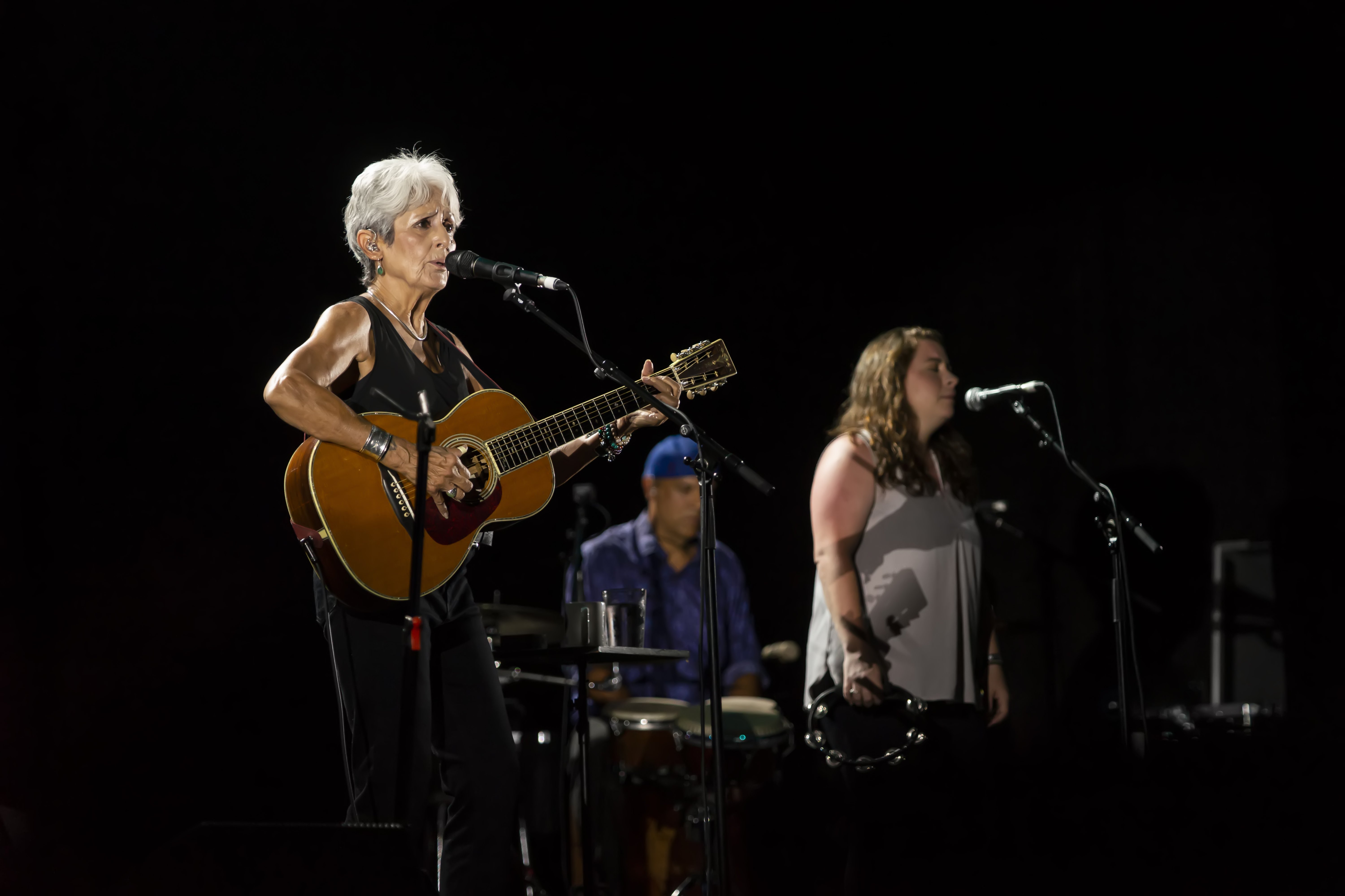 Joan Baez visita a Carme Forcadell en Mas de Enric