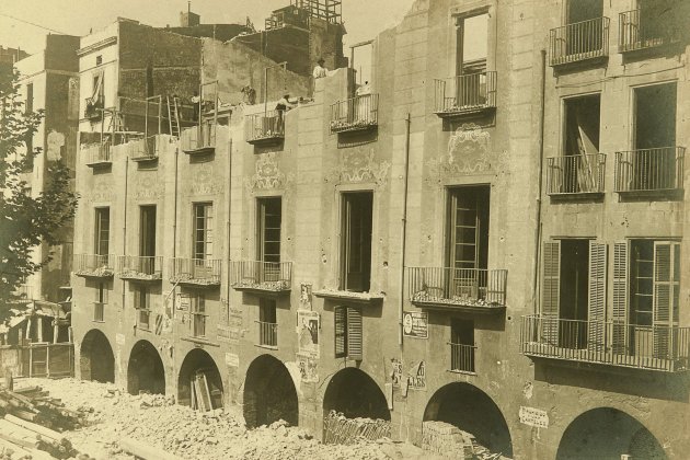 Enderrocs de la plaça de Sant Sebastià c 1909 AFB Timoteu Colominas