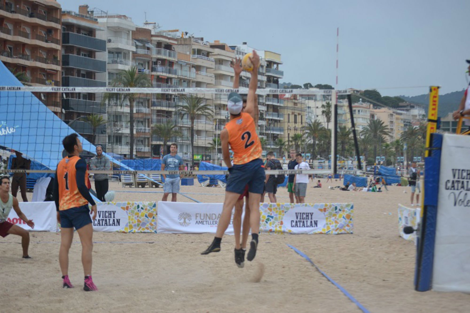 El Campionat de Catalunya de vòlei platja Vichy Catalan Volei Tour fa parada a Torredembarra