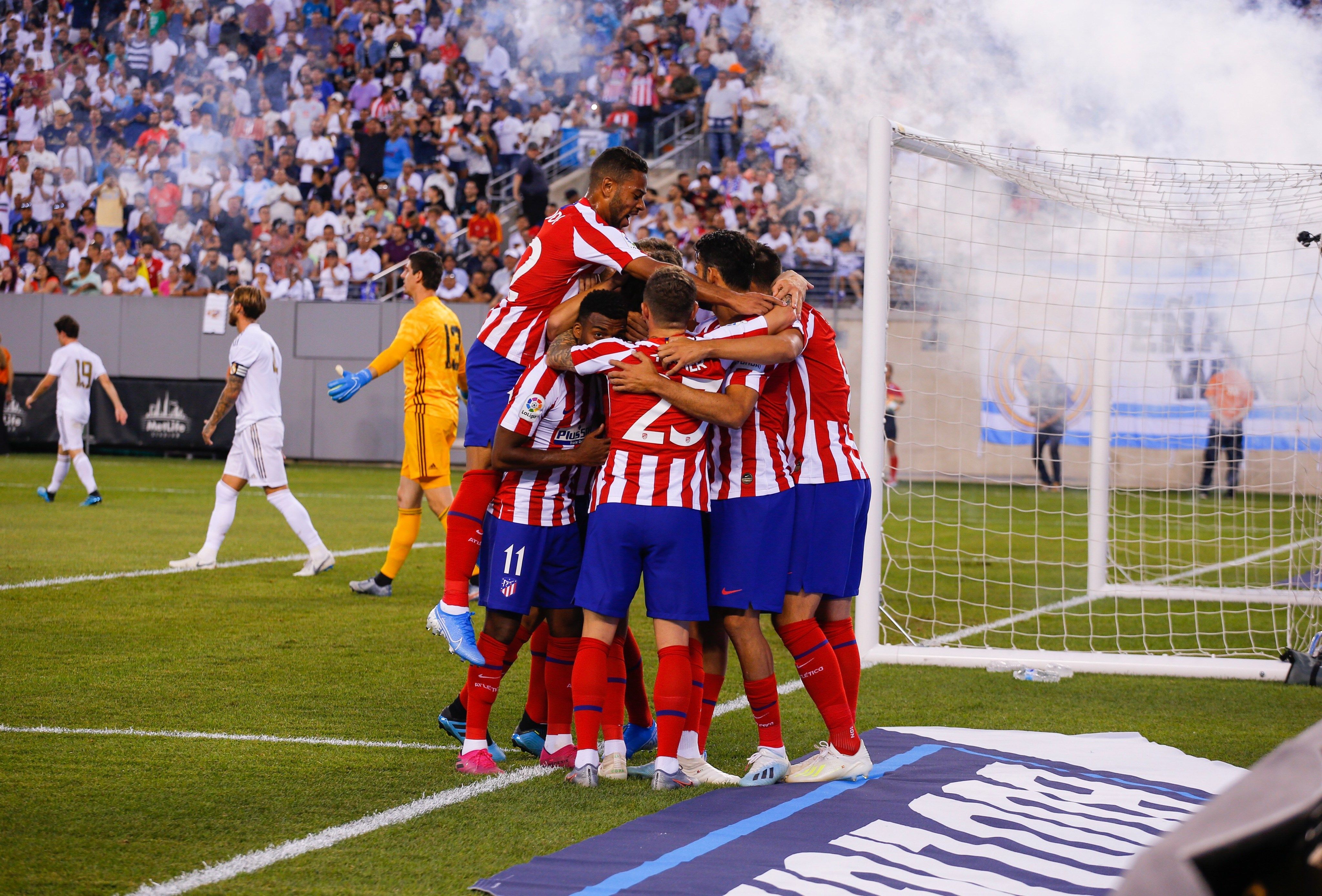 El Atlético humilla al Madrid con una goleada histórica (3-7)