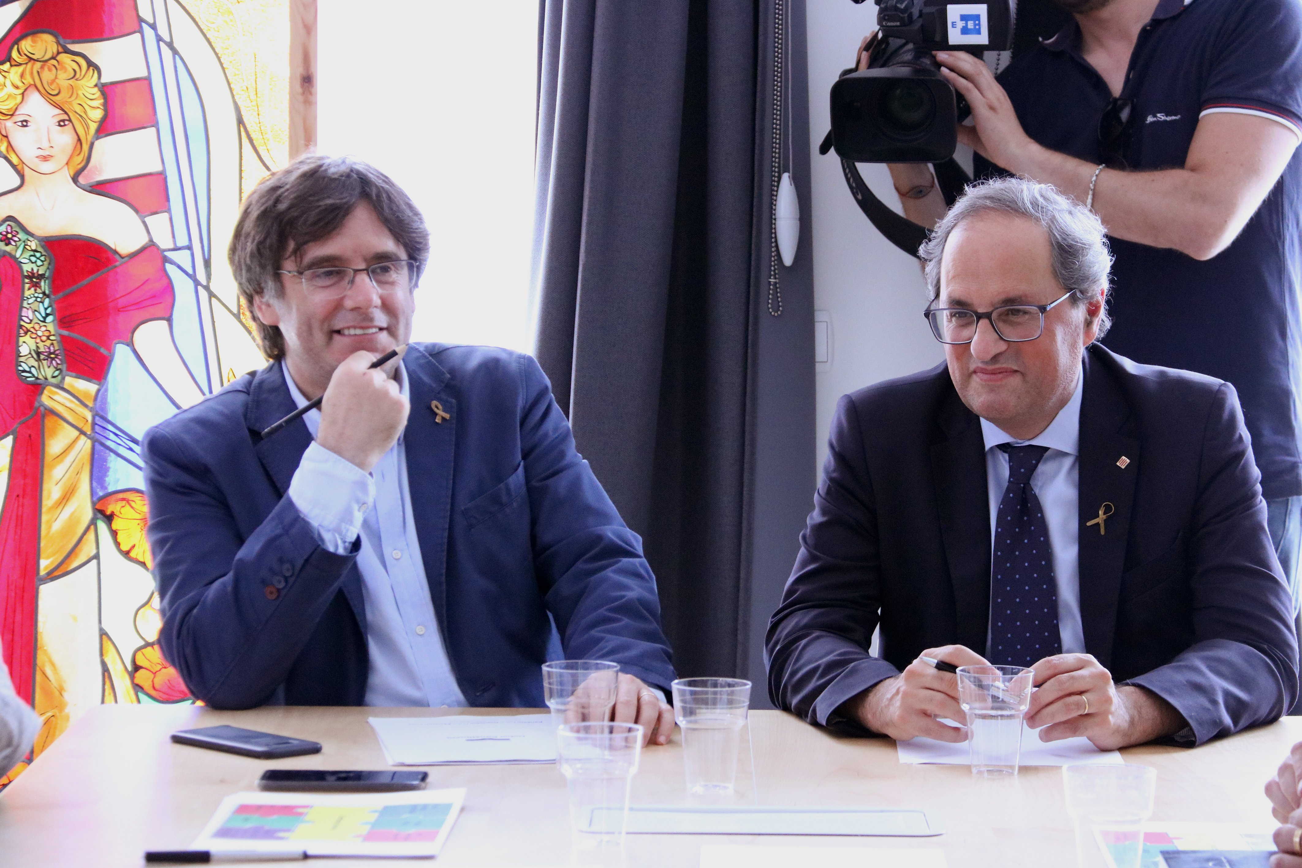 Puigdemont estalla por la inhabilitación de Quim Torra