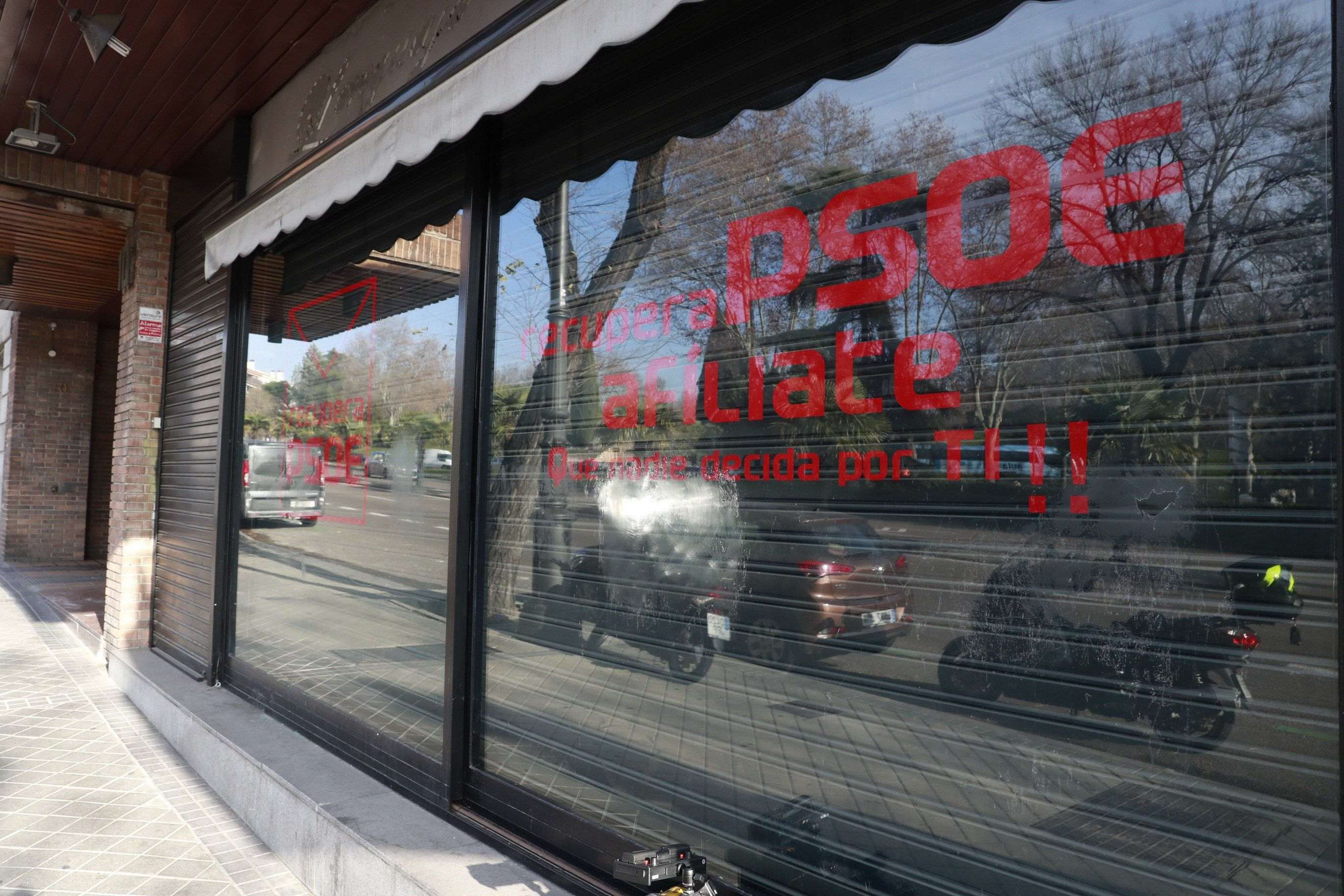 Els crítics del PSOE estrenen local al mateix carrer Ferraz