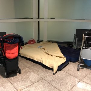 La odisea de una pasajera de Vueling y su bebé para volar desde el Prat