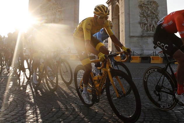 egan bernal campos elíseos efe