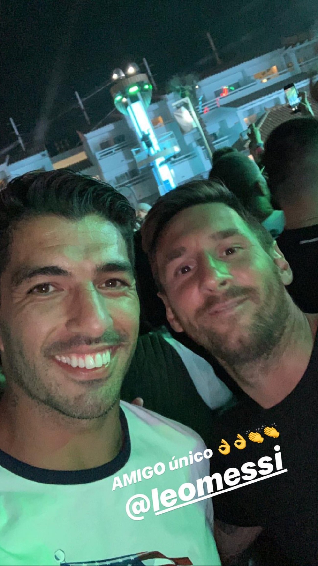 Messi sopa amb Luis Suárez en un restaurant de Barcelona