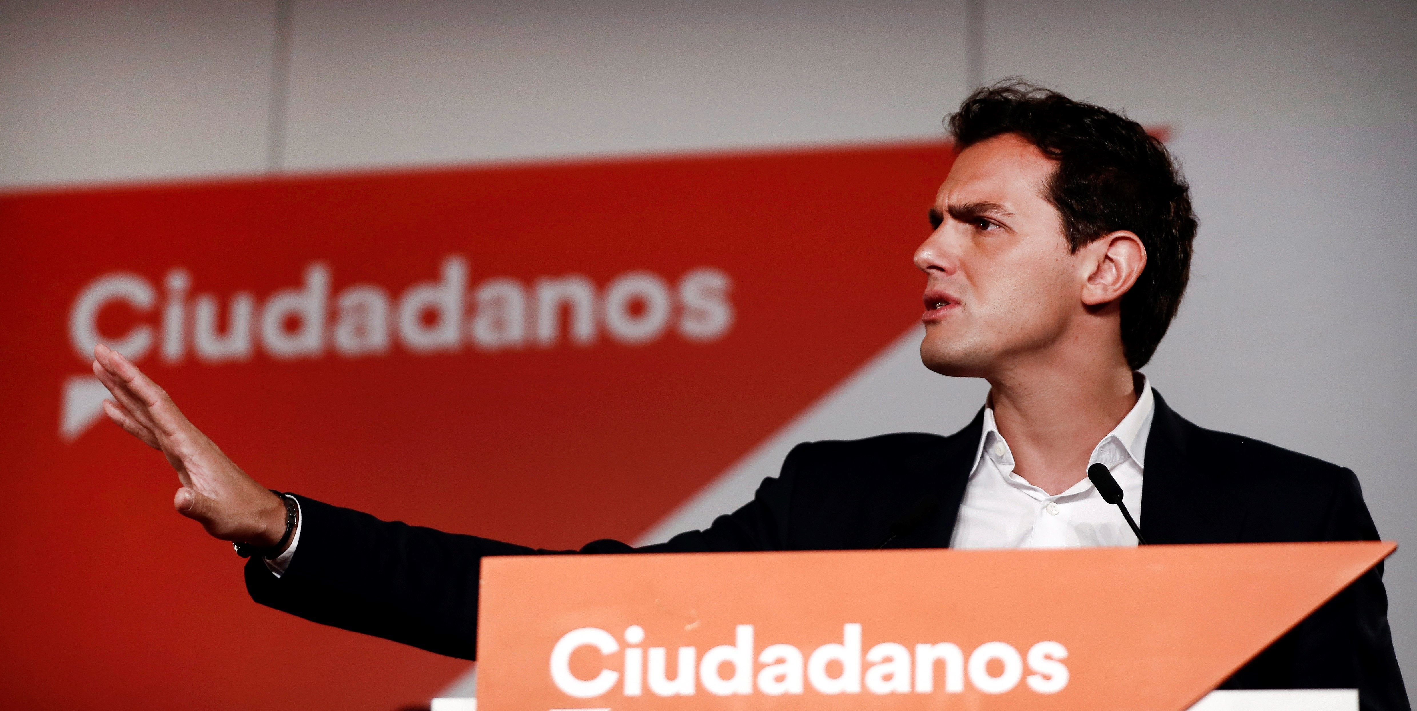 A Madrid (finalment) agafen la mida a Albert Rivera: “Estimat líder”