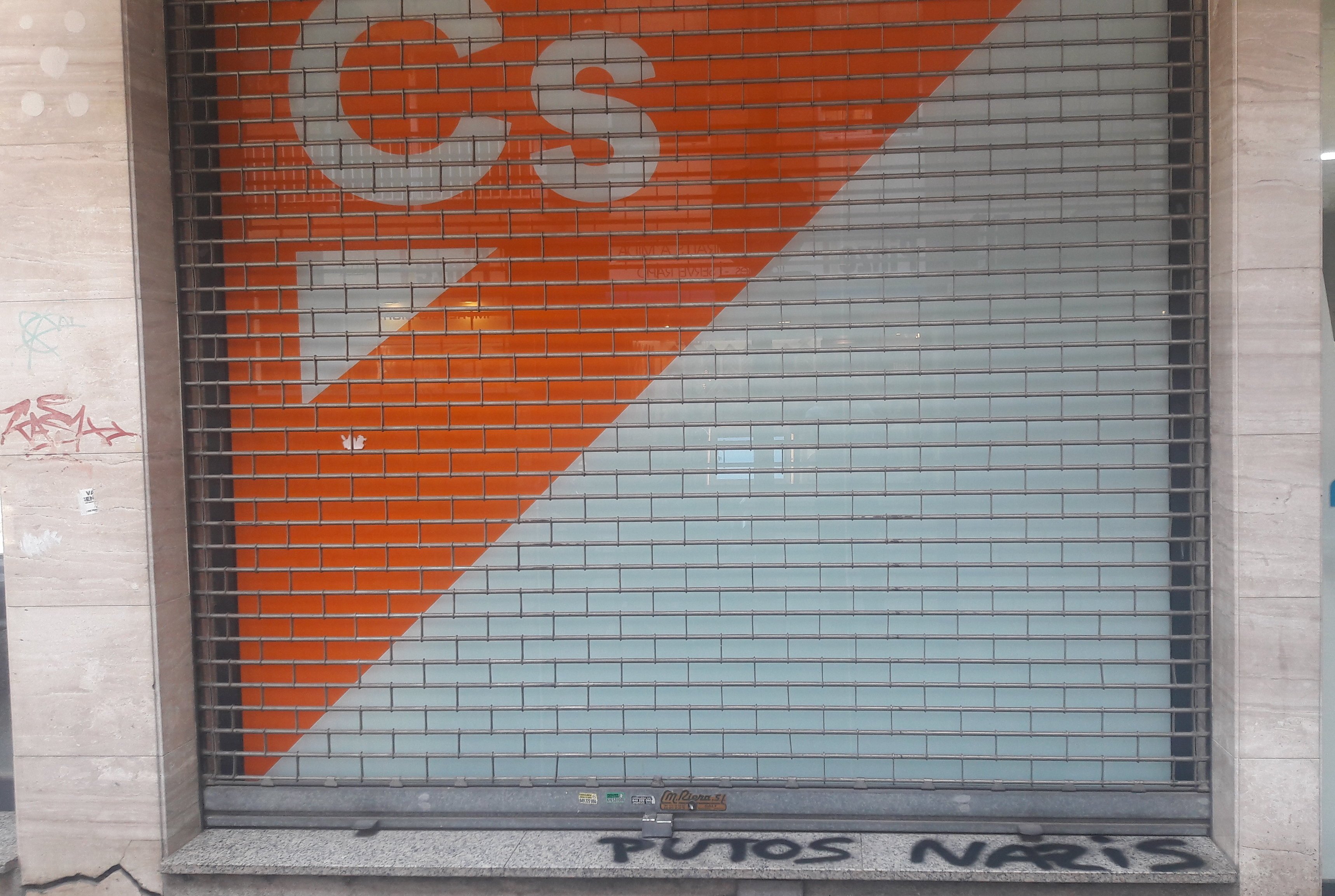 Aparecen pintadas en la sede de Ciudadanos en Girona: "nazis"