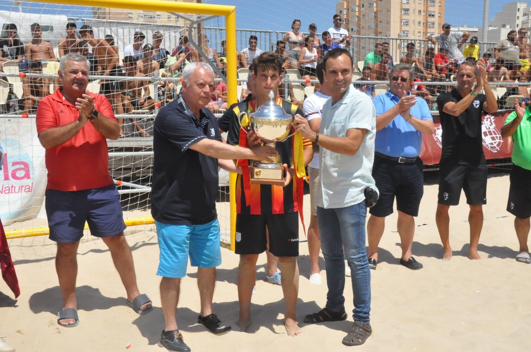 Catalunya es proclama subcampiona estatal de futbol platja en categoria juvenil