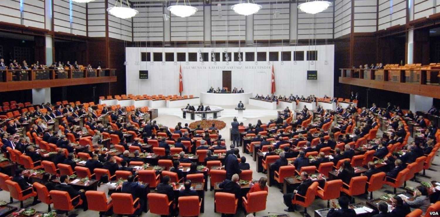 Turquía alarga el estado de excepción tres meses más