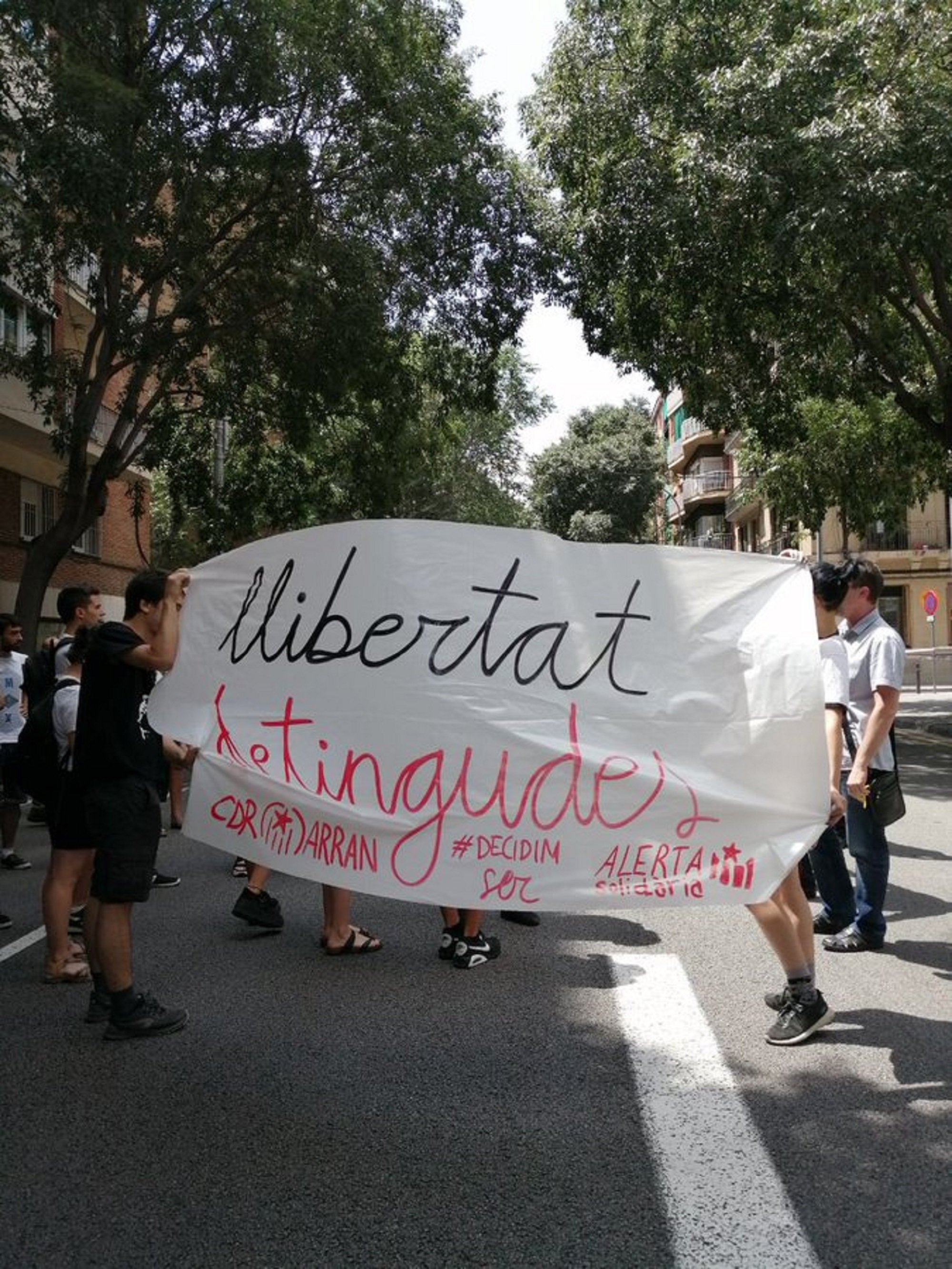 Tres de los detenidos independentistas de ayer han hecho noche en el calabozo