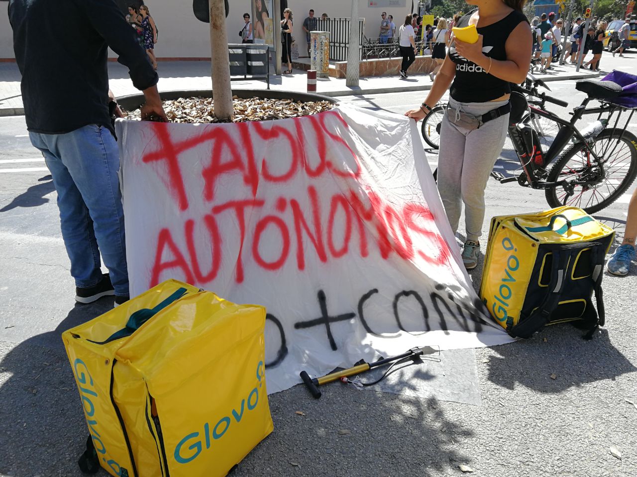 UGT critica que Glovo y Deliveroo se ahorran 168 millones al año en sueldos y cotizaciones