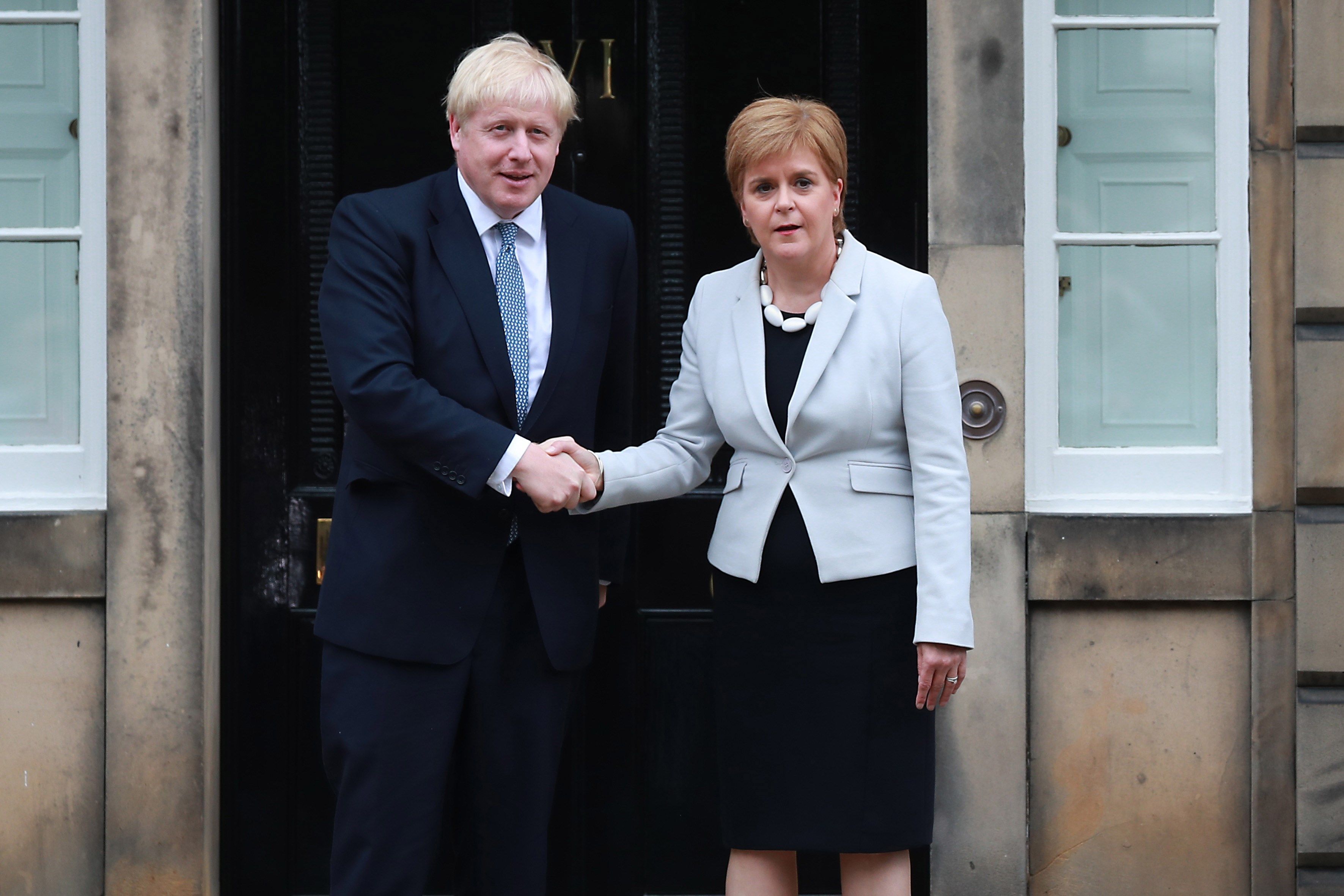 La proposta de Channel 4 que mai faria una TV espanyola: un debat Johnson-Sturgeon