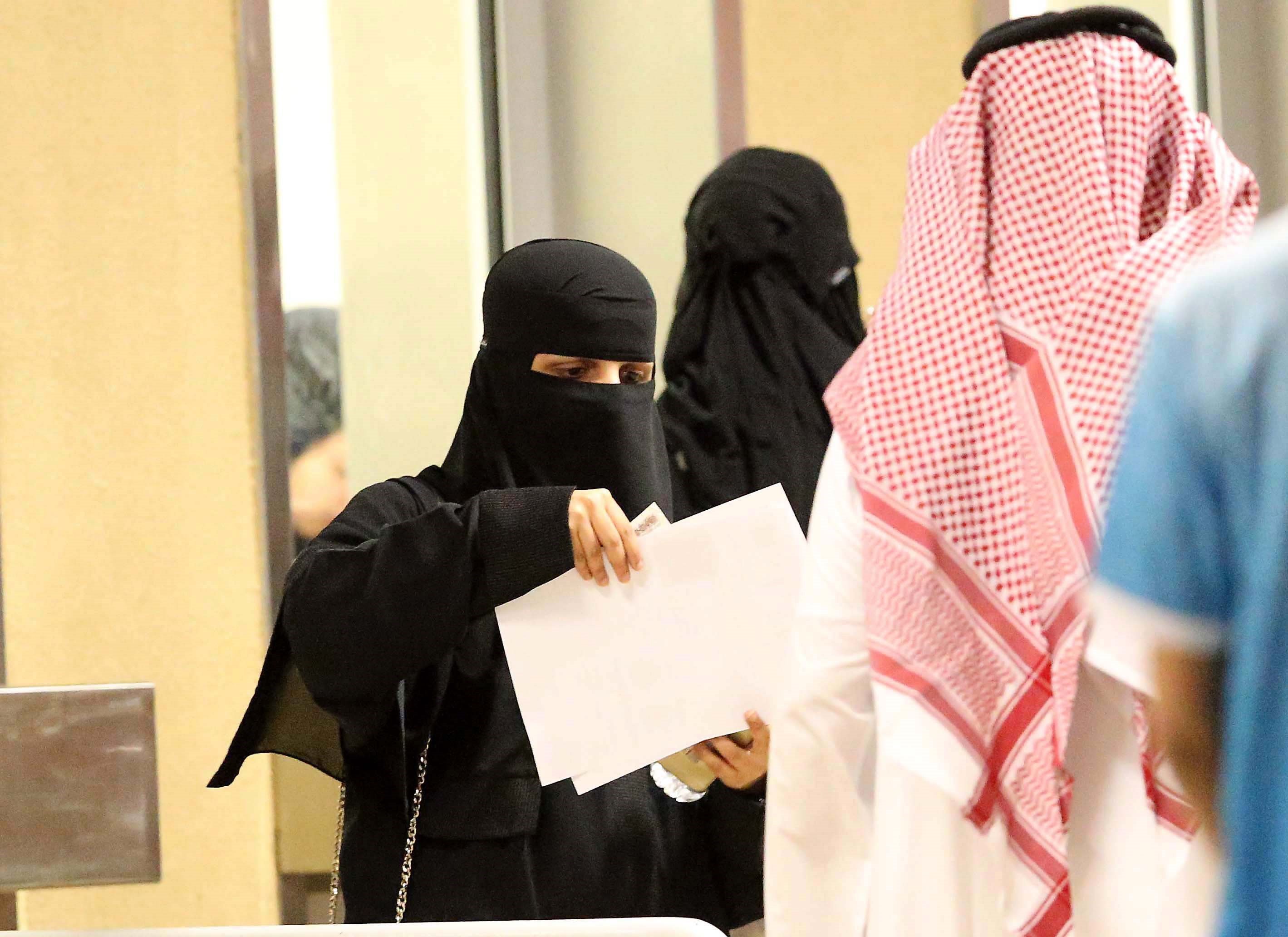 Arabia Saudí permitirá a las mujeres viajar sin el permiso de un hombre