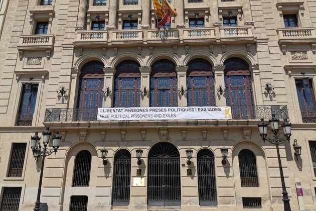 ajuntament lleida pancarta presos llaç groc - europa press