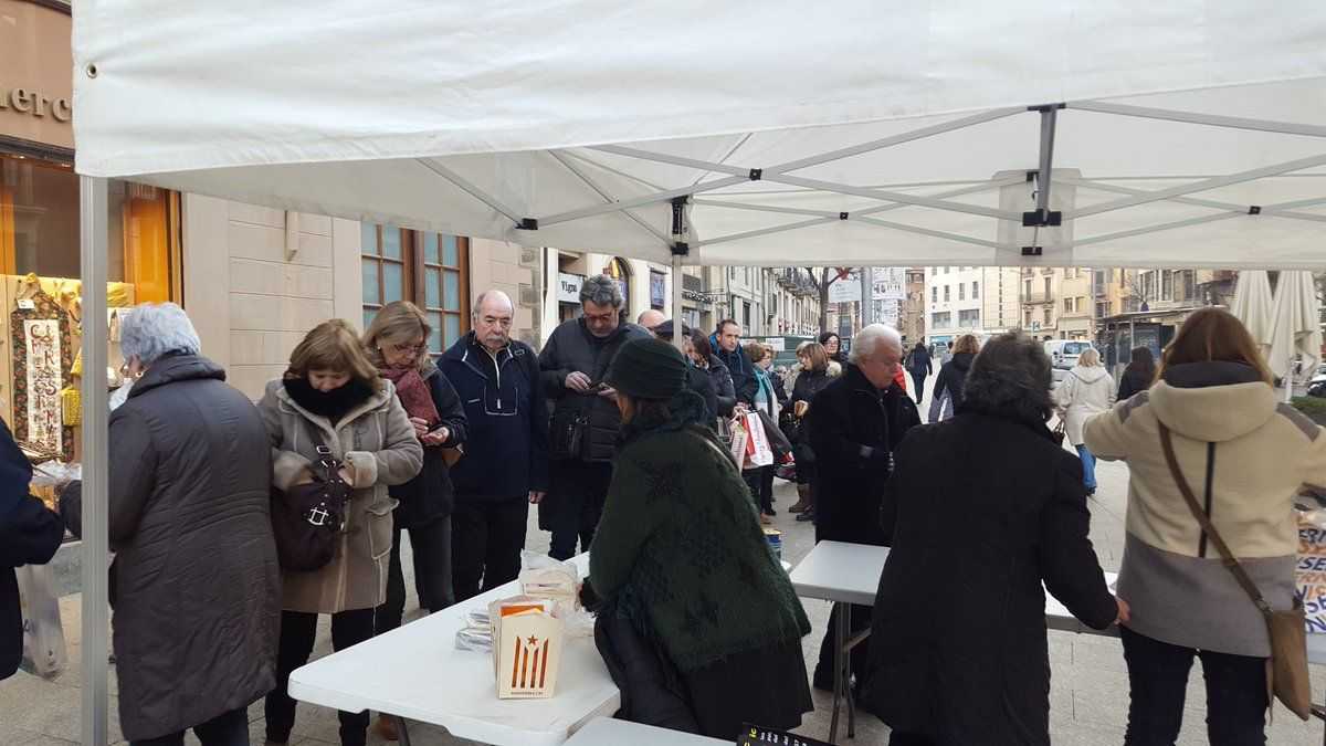 Crece la demanda de los farolillos de la estelada