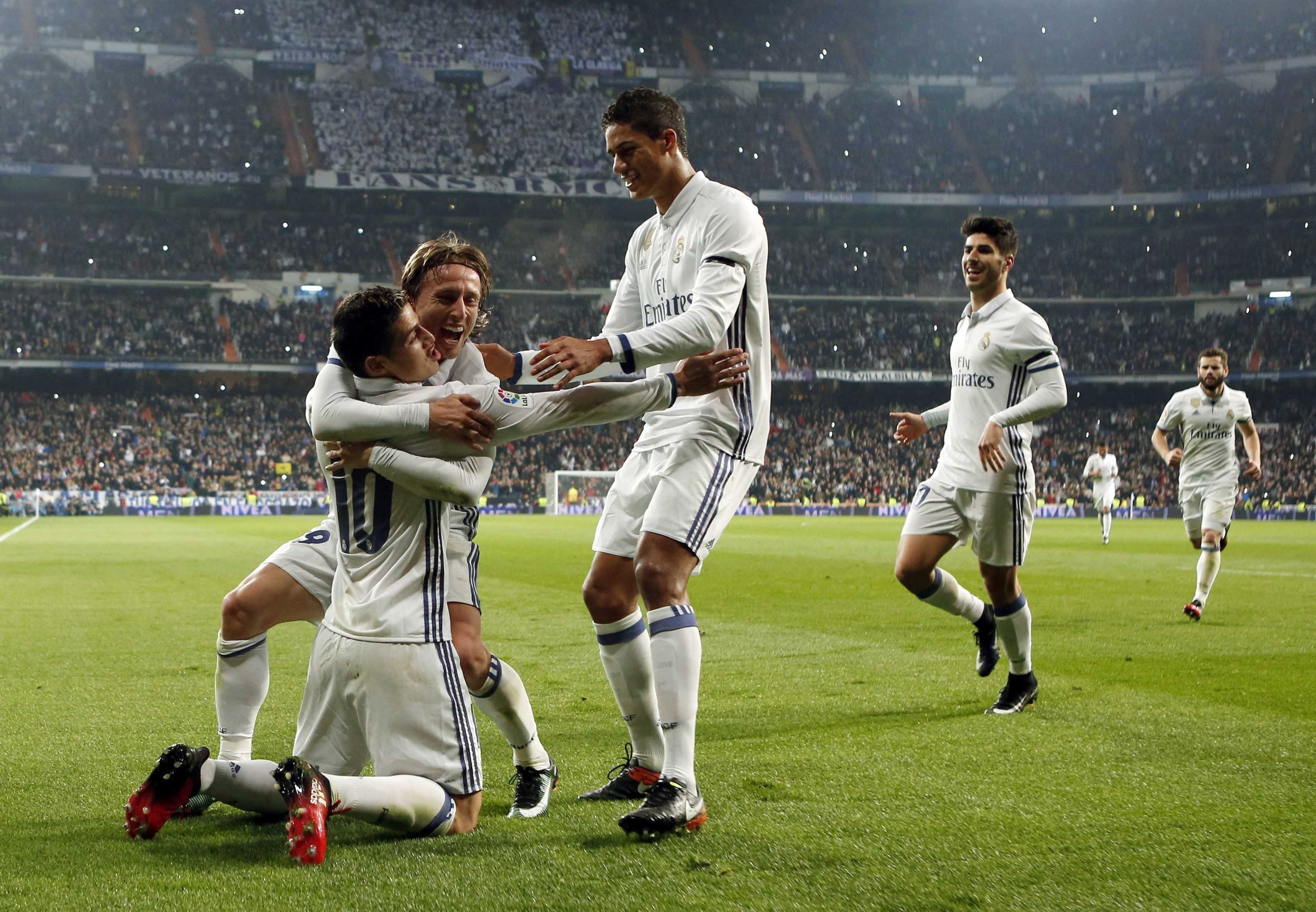 El Madrid arrolla al Sevilla para poner un pie en cuartos (3-0)