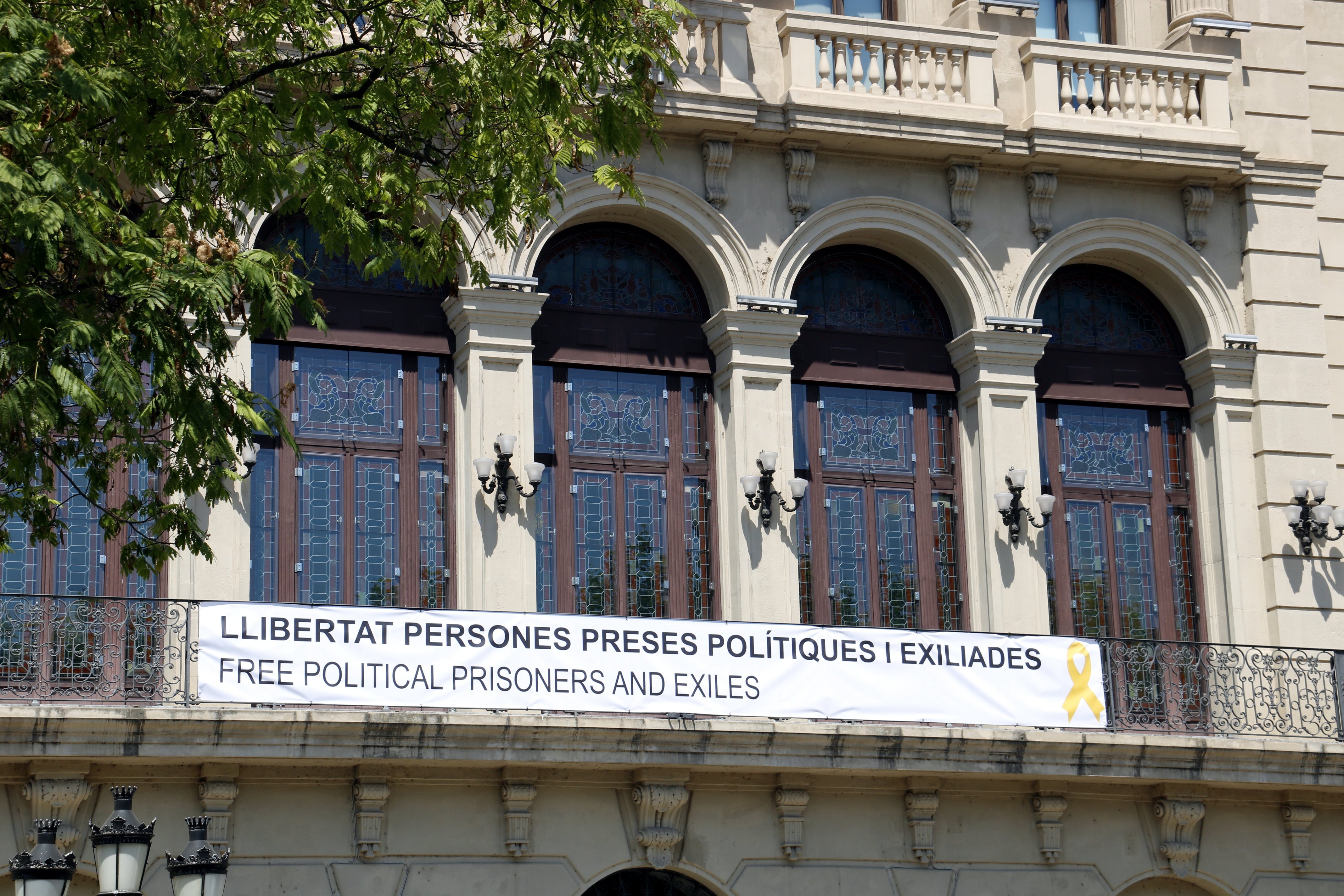 VÍDEO: Nou atac contra la pancarta dels presos a Lleida