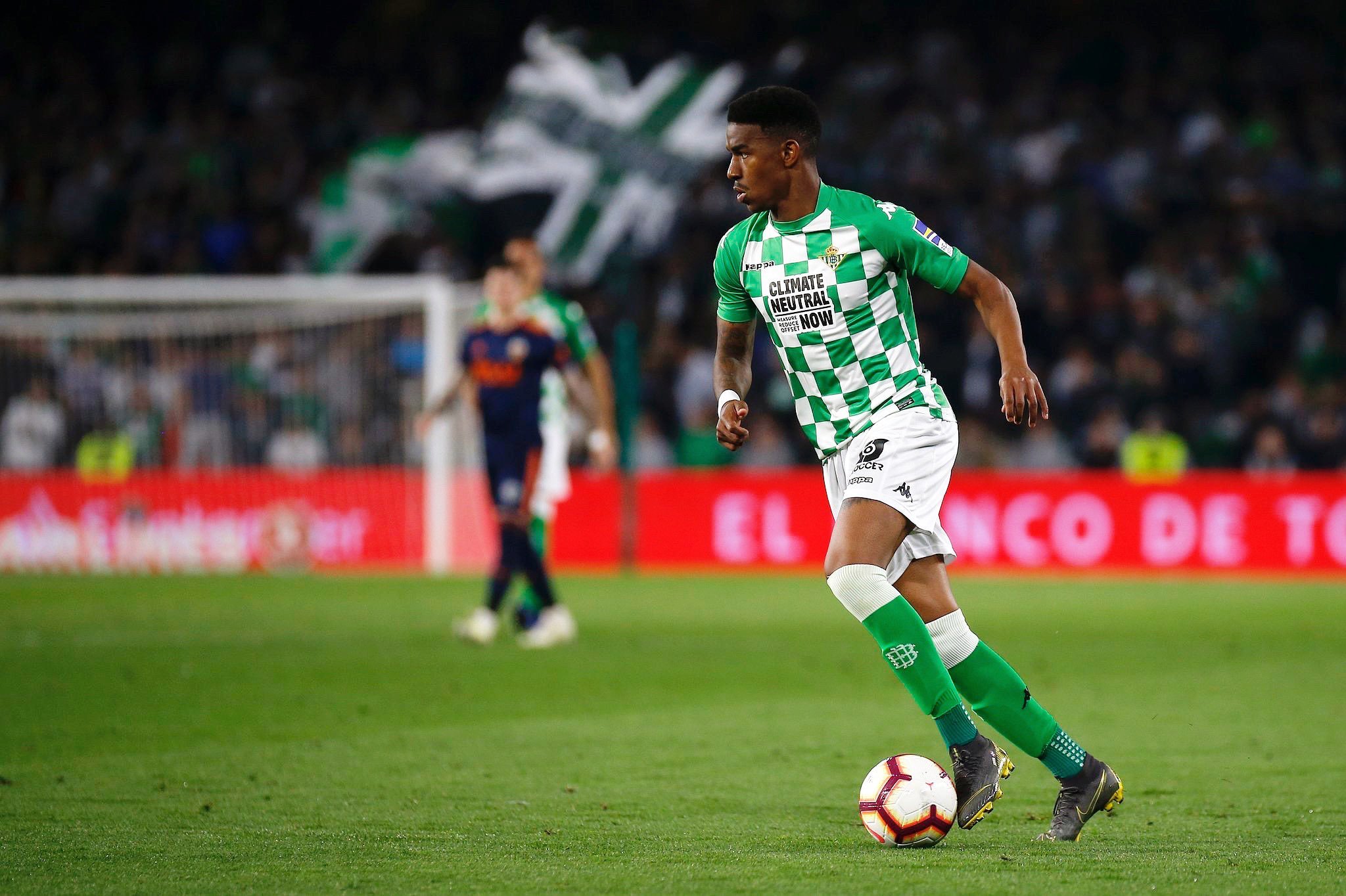 El Barça ficha a Junior Firpo, lateral izquierdo del Betis