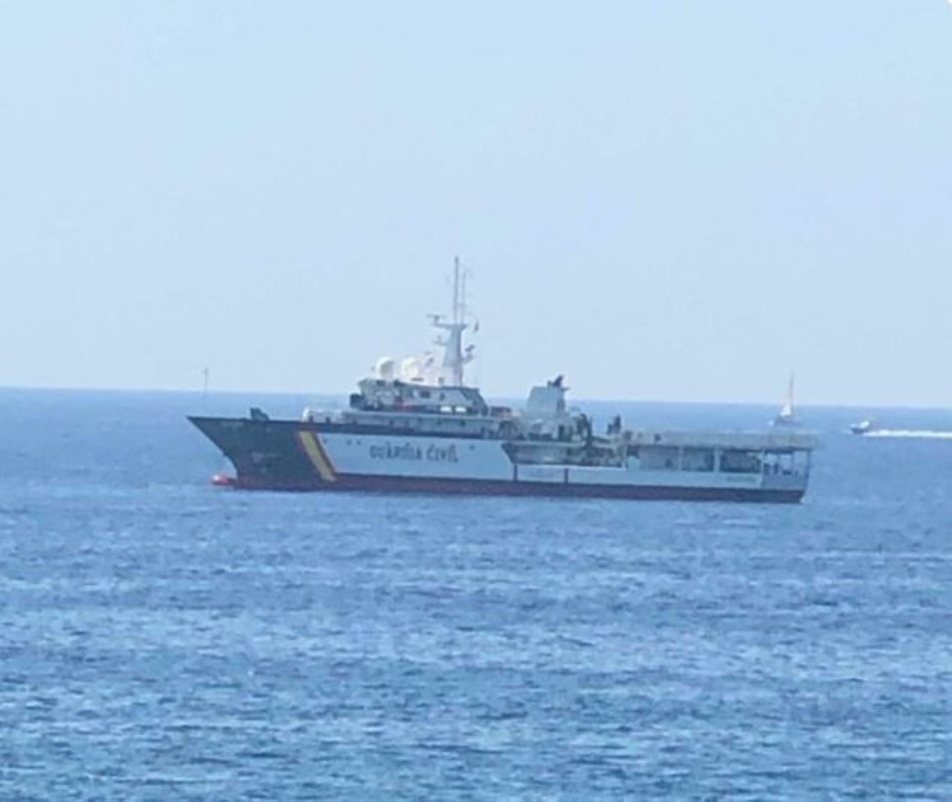 La presencia de un barco de la Guardia Civil en Palamós dispara las especulaciones